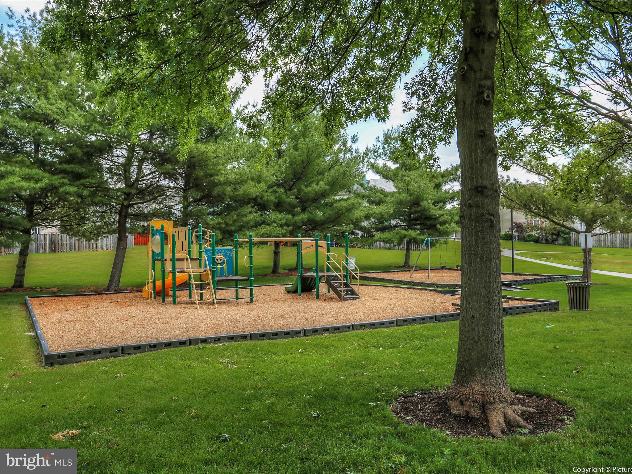 ROBIN MEADOWS - Residential