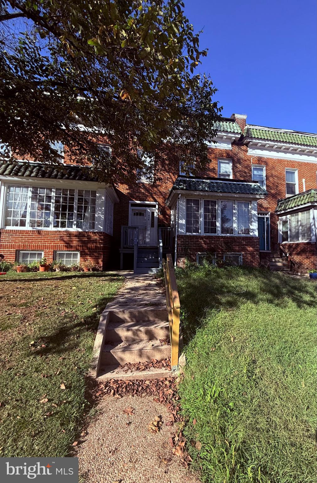 Welcome home to this well maintained spacious 4 bedrooms, 1.5 bathrooms.