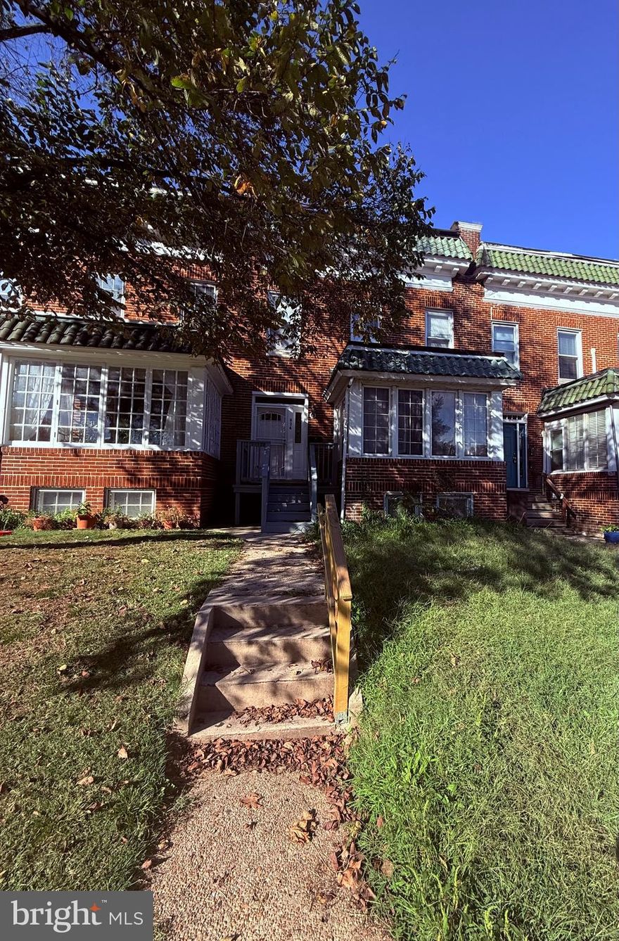 Welcome home to this well maintained spacious 4 bedrooms, 1.5 bathrooms.