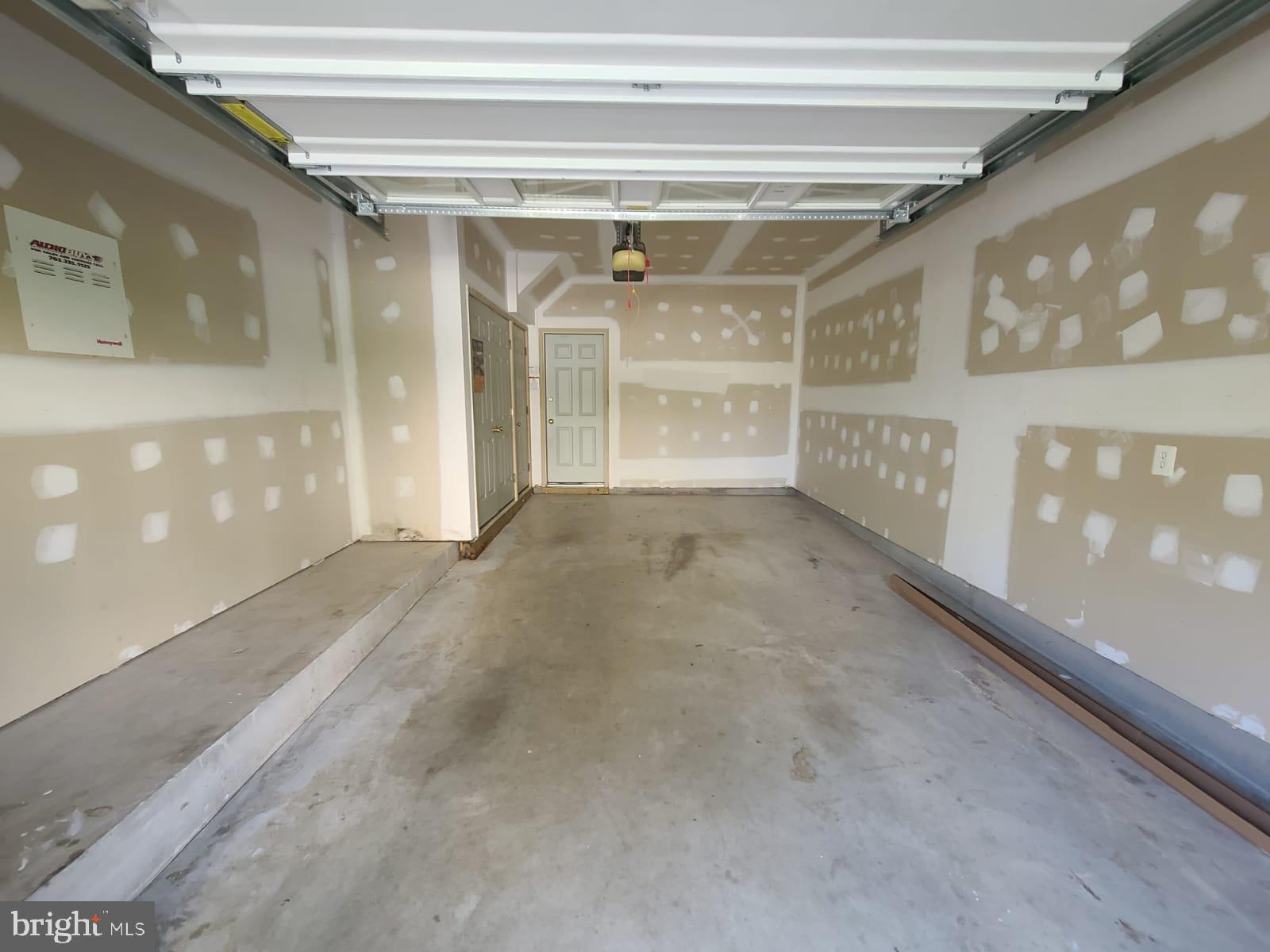 SOUTH RIDING - Residential Lease