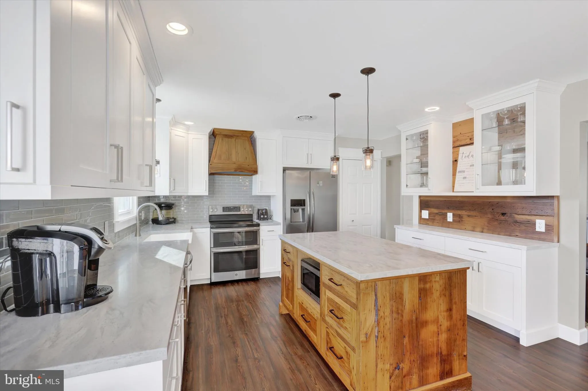 Shippensburg, Pennsylvania 17257, United States, 4 Bedrooms Bedrooms, ,2 BathroomsBathrooms,Residential,Pending,26875