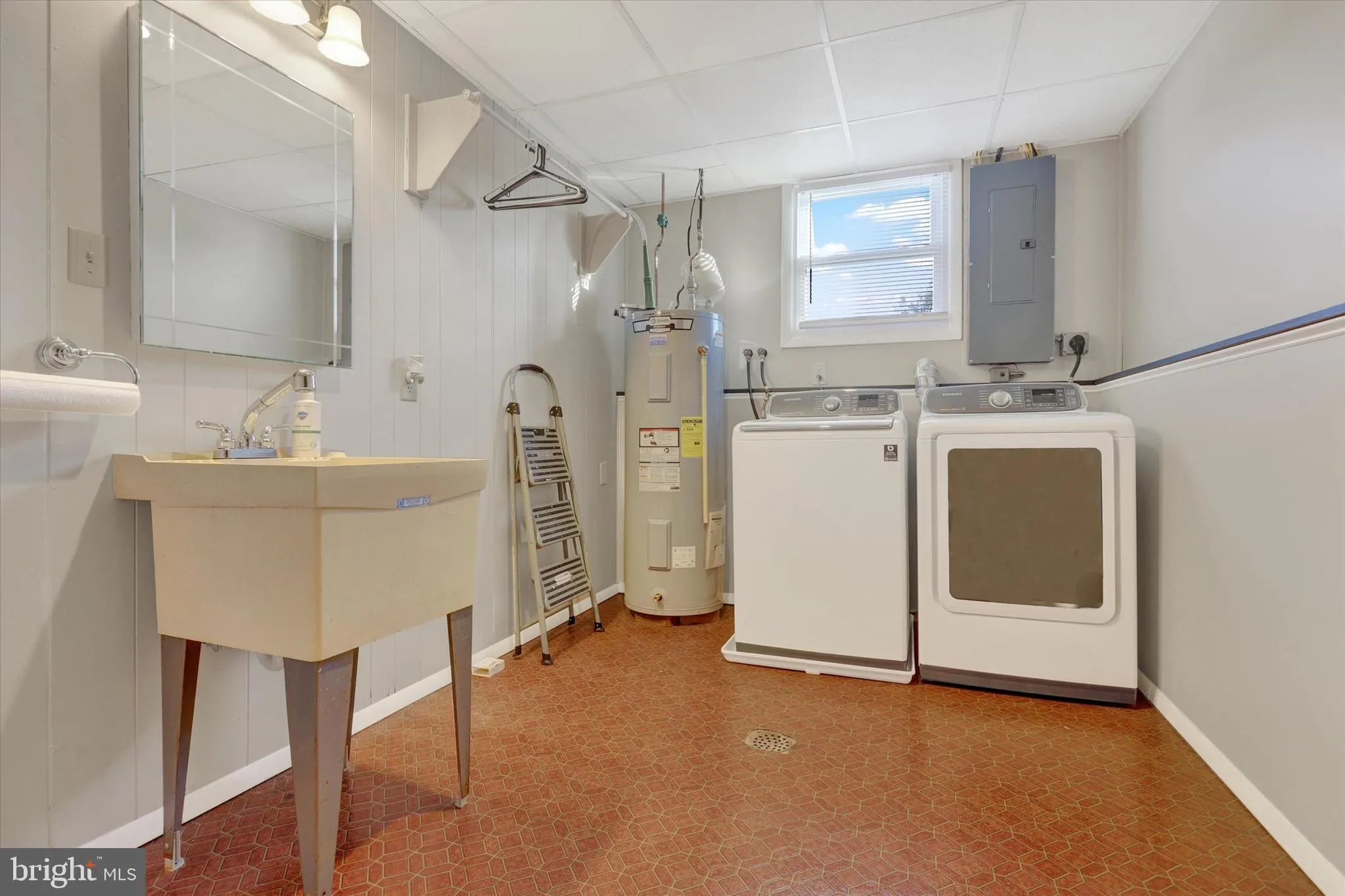 Shippensburg, Pennsylvania 17257, United States, 4 Bedrooms Bedrooms, ,2 BathroomsBathrooms,Residential,Pending,26875