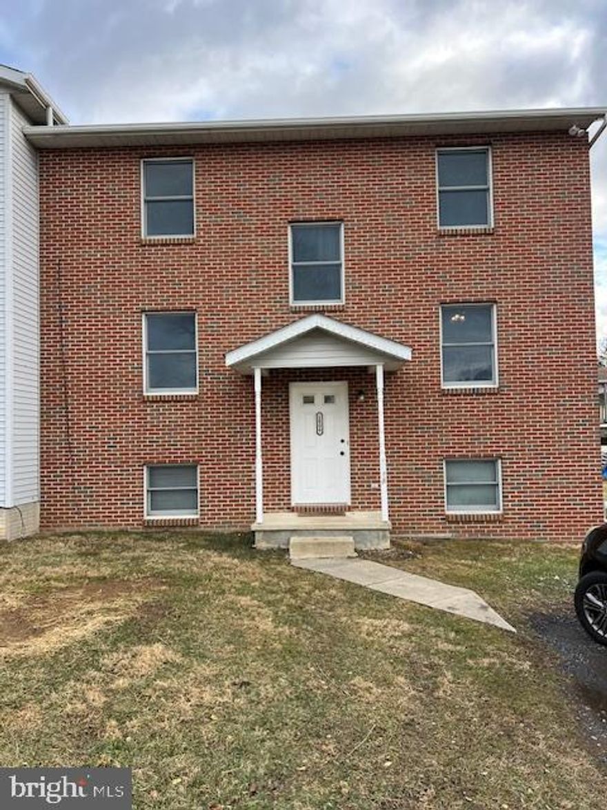 This move-in ready, Colonial-style, semi-detached duplex home is located in charming Hampstead. Features include three bedrooms, one full and one-half bath, LVP flooring throughout and off-street parking, making it ideal for comfortable living. The first floor offers a foyer entry with stairs to upper and lower levels, spacious living room, dining area with ceiling fan and sliders to the deck, and a well-appointed kitchen equipped with generous cabinet space, dishwasher, electric cooktop stove/oven and refrigerator. A convenient half bath and a hall closet complete the main level. The upper level features a large primary bedroom and two additional bedrooms, all with ceiling fans for year-round comfort, plus a full hall bath with tub/shower and linen closet. The unfinished walk-up lower level provides abundant storage space and includes a washer and dryer. Located just minutes from shopping, restaurants, schools, and recreational spots, this home has it all! ​