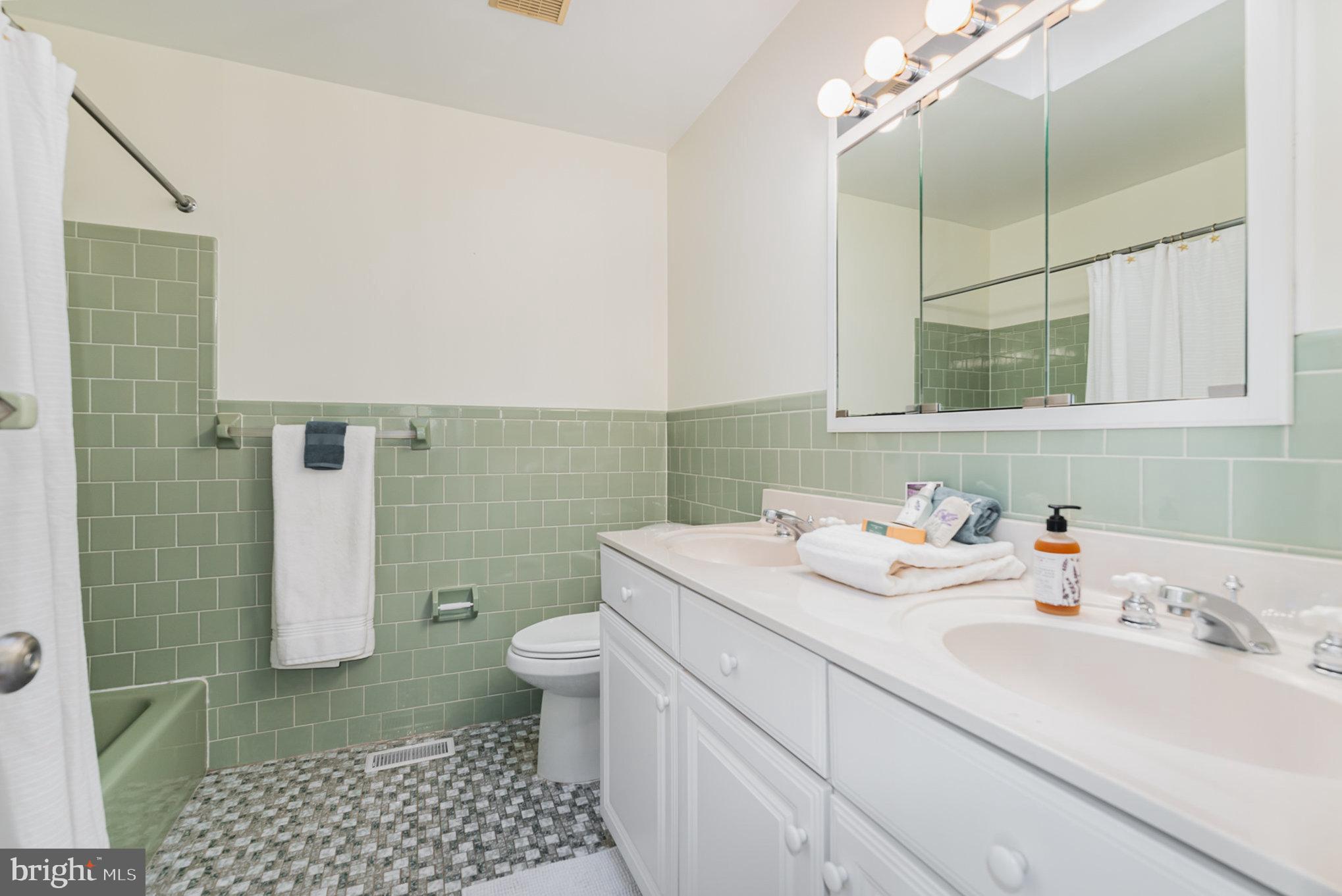 HAMPTON GARDENS - Residential