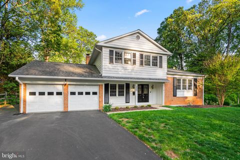 Photo of 3605 Tristan Court, ANNANDALE, VA 22003 (MLS # VAFX2301448)