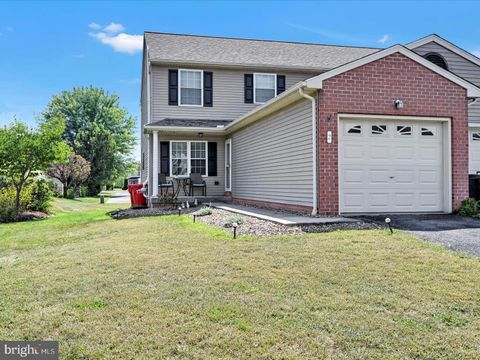 2 SUE CIR LEBANON PA 17042