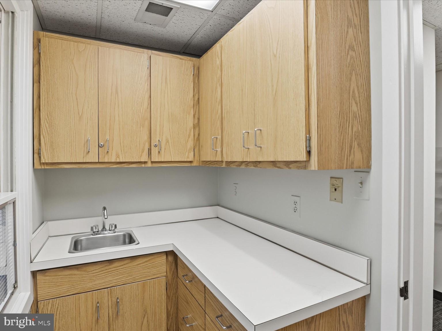 SPRINGFIELD PROFESSSIONAL PARK - Commercial Sale