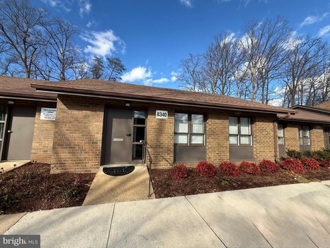 Photo of 8340 Traford Lane #8340, SPRINGFIELD, VA 22152 (MLS # VAFX2282276)