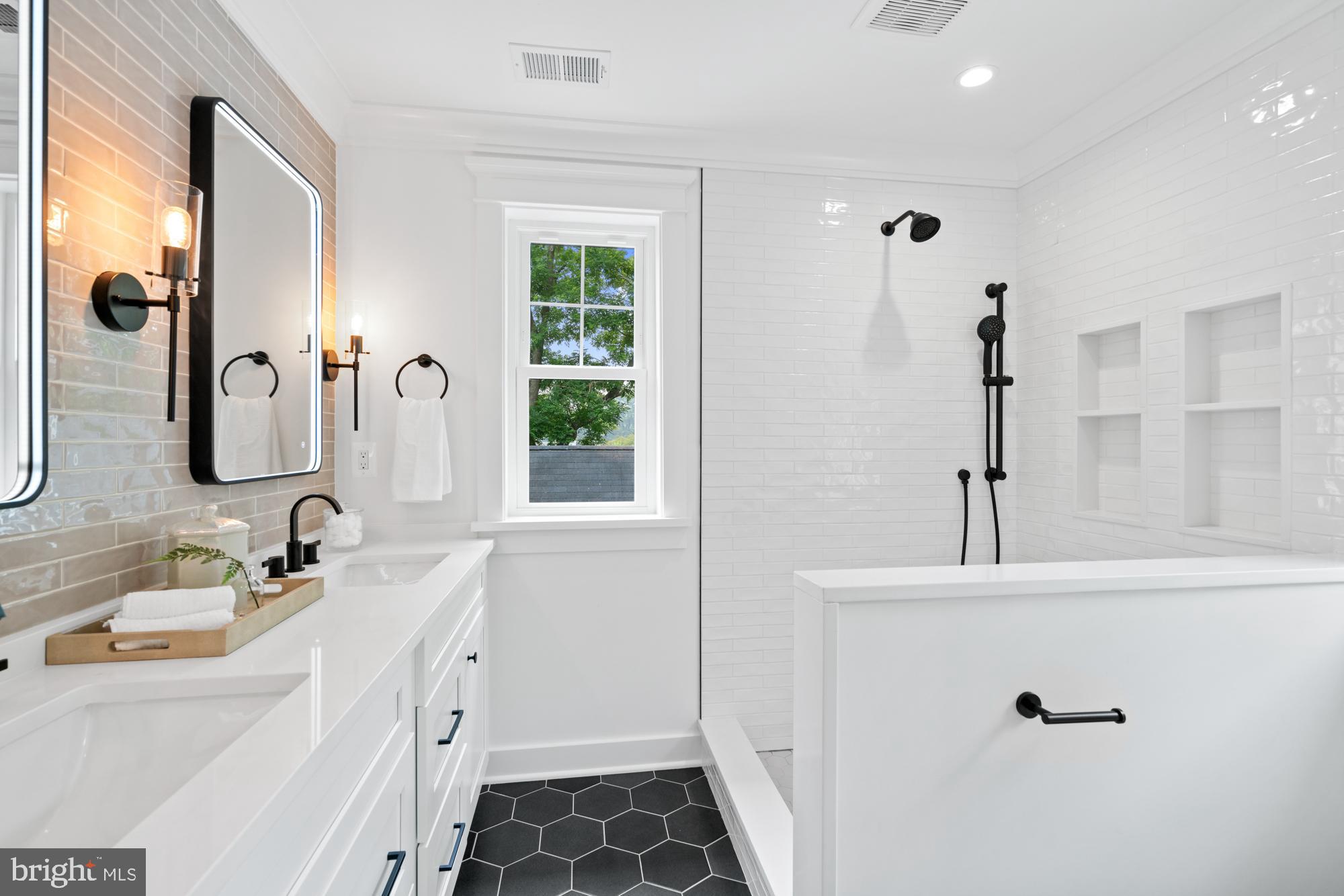 MURRAY HILL - Residential