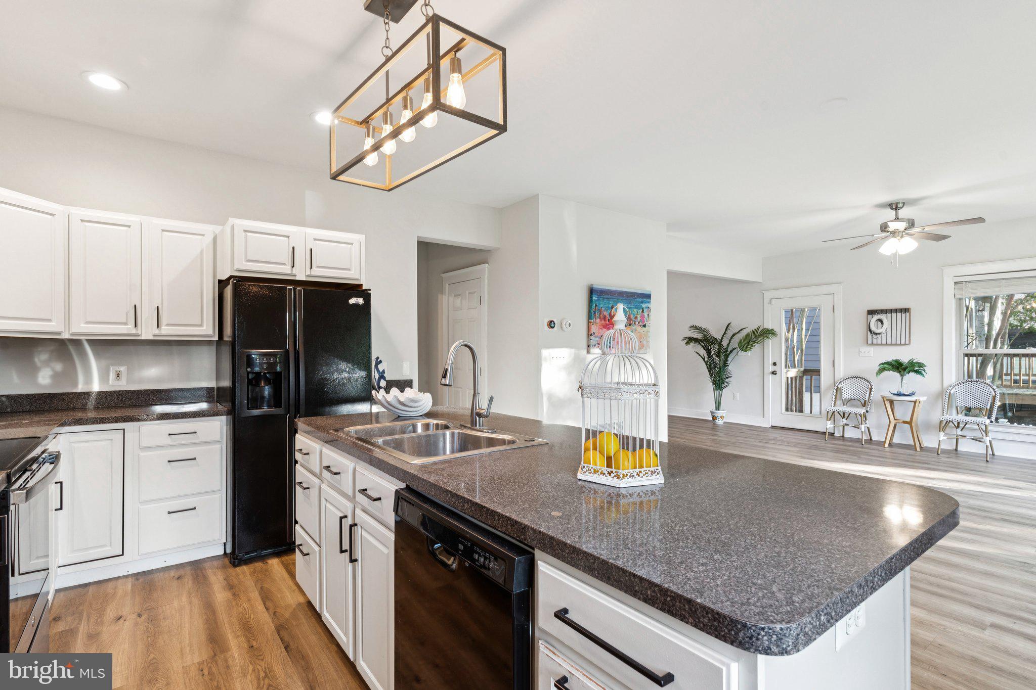 AVALON SHORES - Residential