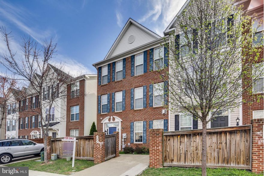 Beautiful spacious end unit.Recently painted and well maintained 3-level townhouse with Master on the 3rd Fl. Main level features kitchen with an open area for dining/living rm with a fire place. Large master bed rm with separate master bath shower and separate tub. Large walk in closet.