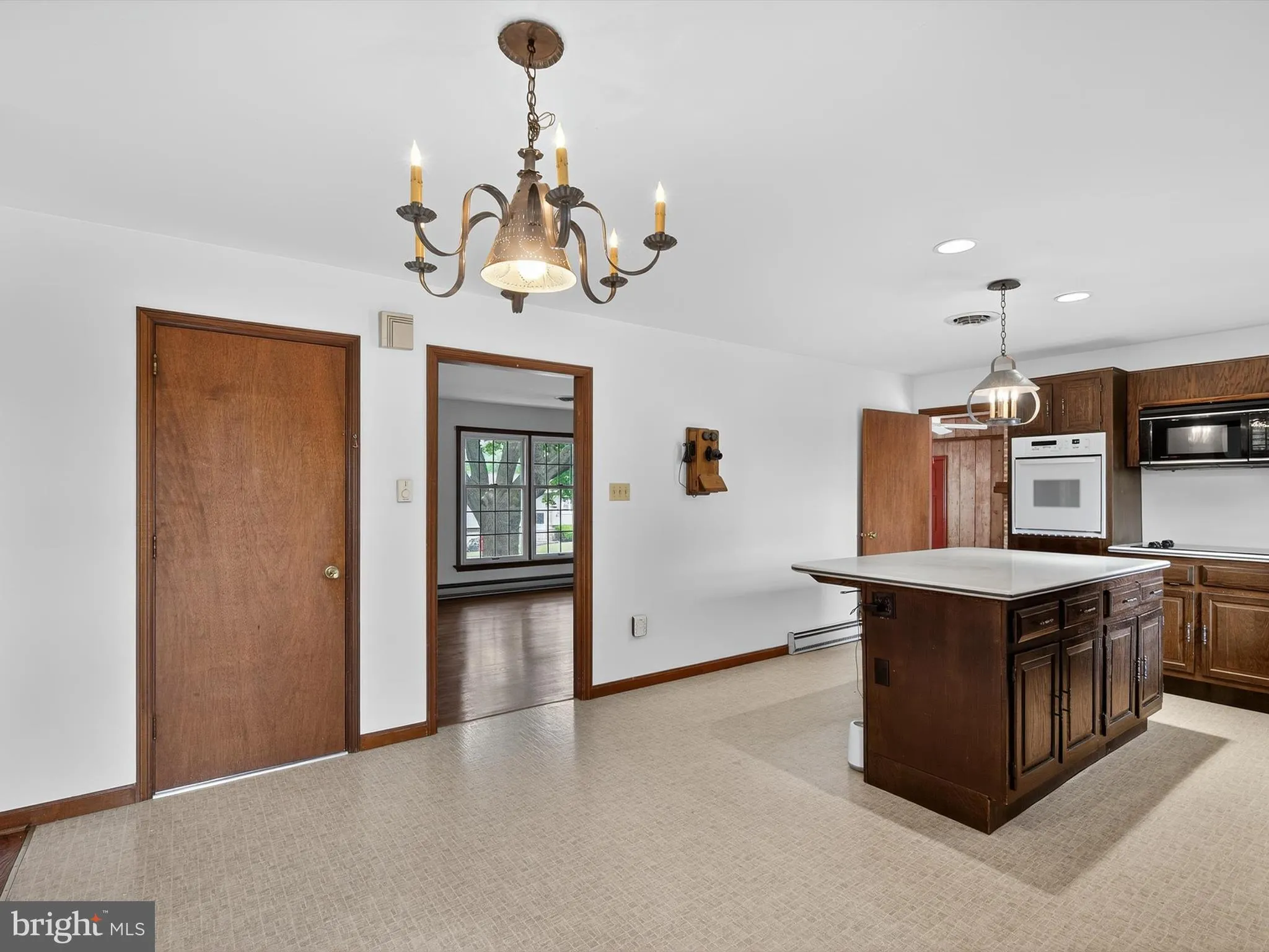 Marietta, Pennsylvania 17547, United States, 4 Bedrooms Bedrooms, ,3 BathroomsBathrooms,Residential,Pending,215552