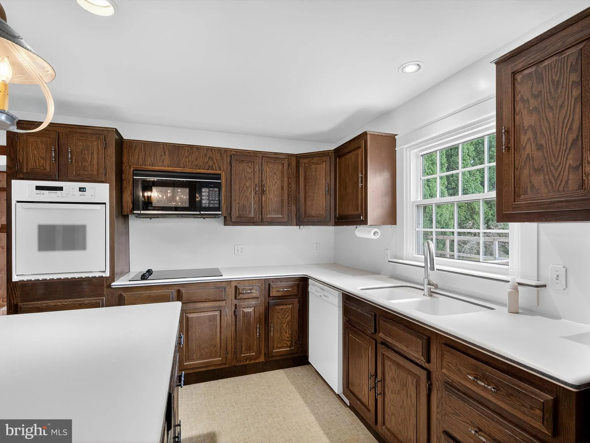 Marietta, Pennsylvania 17547, United States, 4 Bedrooms Bedrooms, ,3 BathroomsBathrooms,Residential,Pending,215552