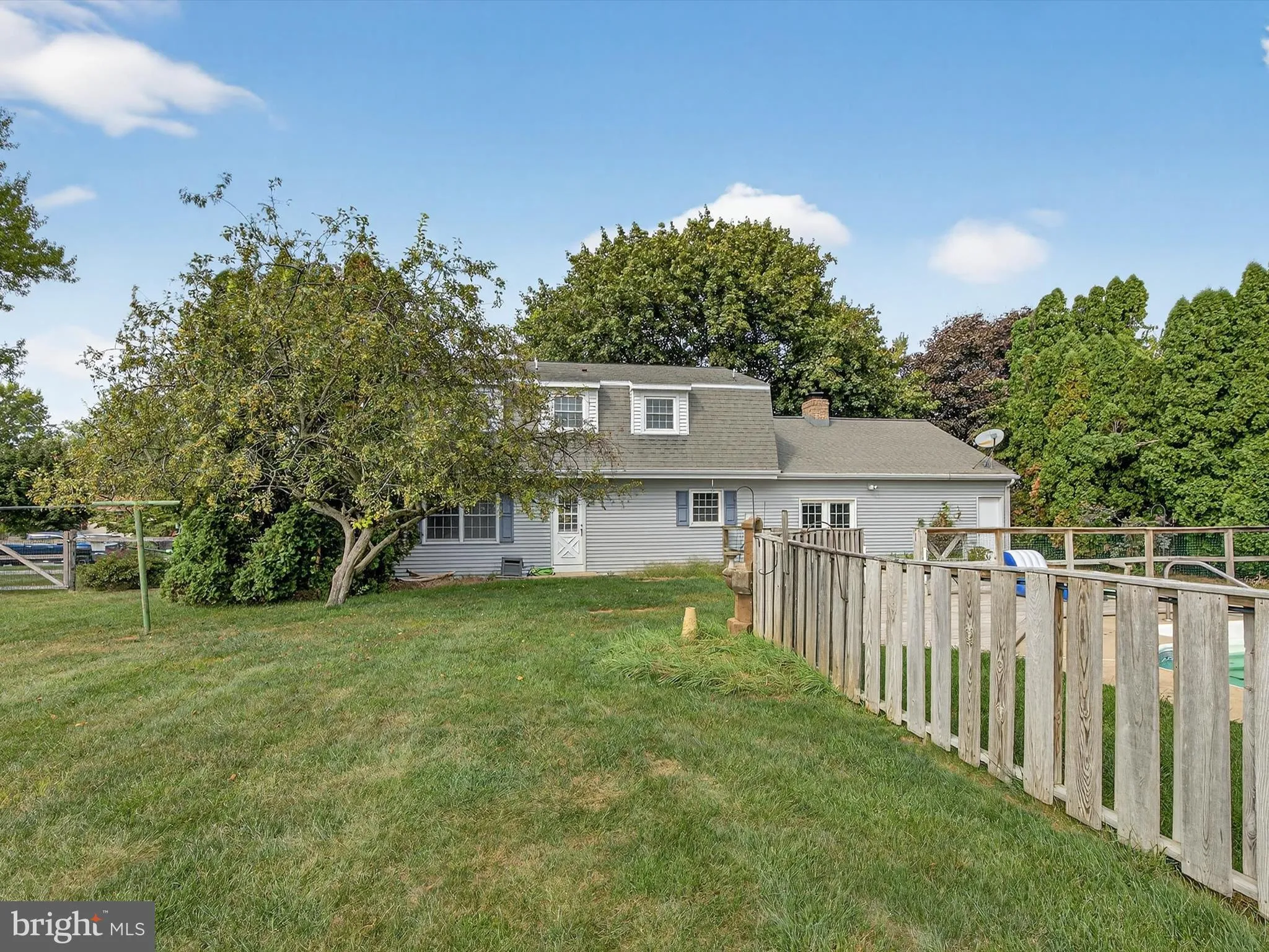 Marietta, Pennsylvania 17547, United States, 4 Bedrooms Bedrooms, ,3 BathroomsBathrooms,Residential,Pending,215552