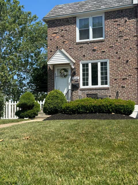 Townhouse For Sale - 5242 Gramercy Drive<br/> CLIFTON HEIGHTS, PA 19018
