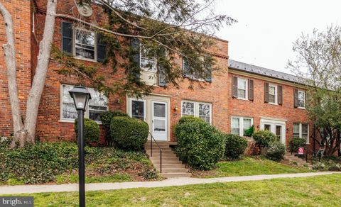 1401 S BARTON STREET 219 ARLINGTON VA 22204