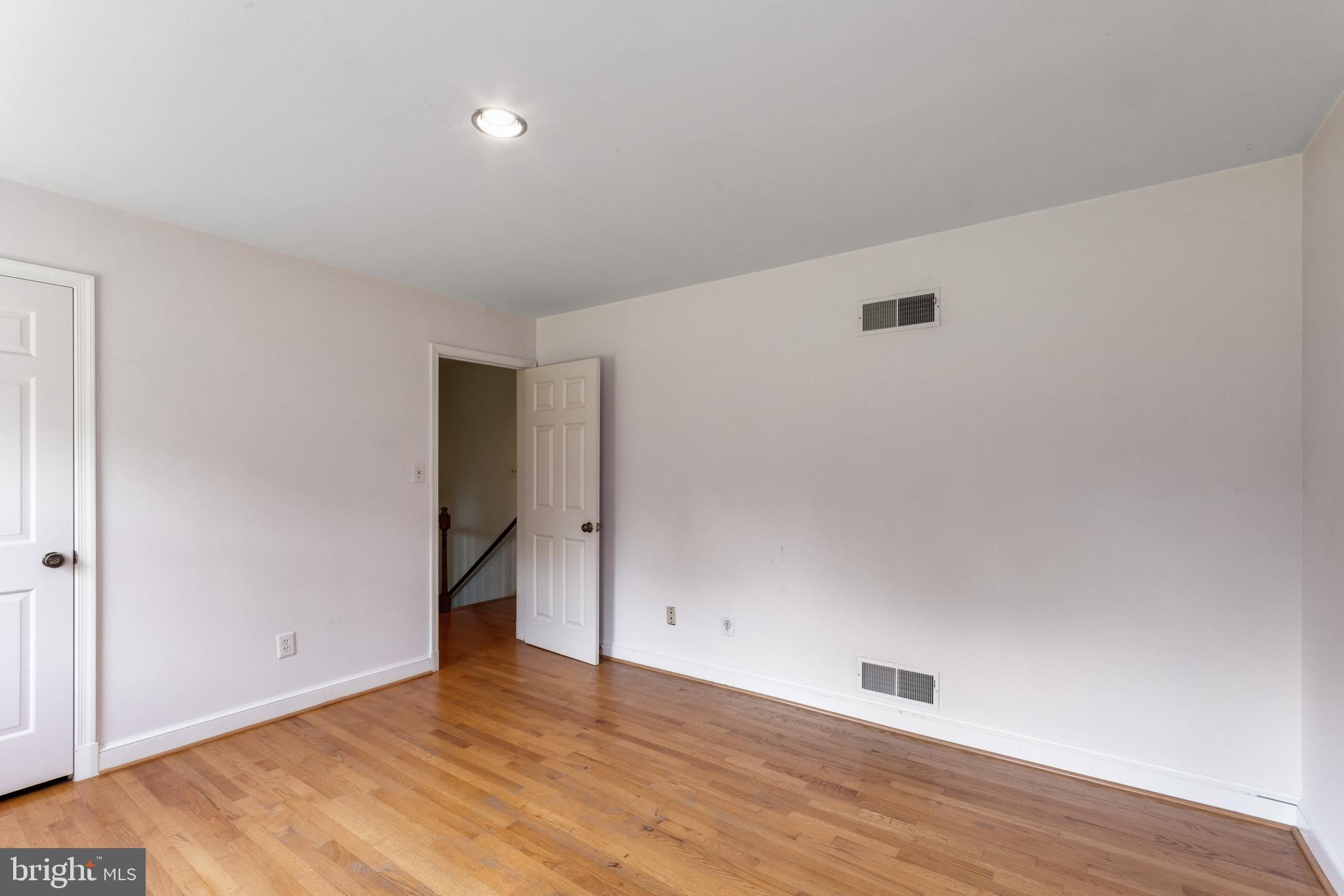 DARNESTOWN OUTSIDE - Residential