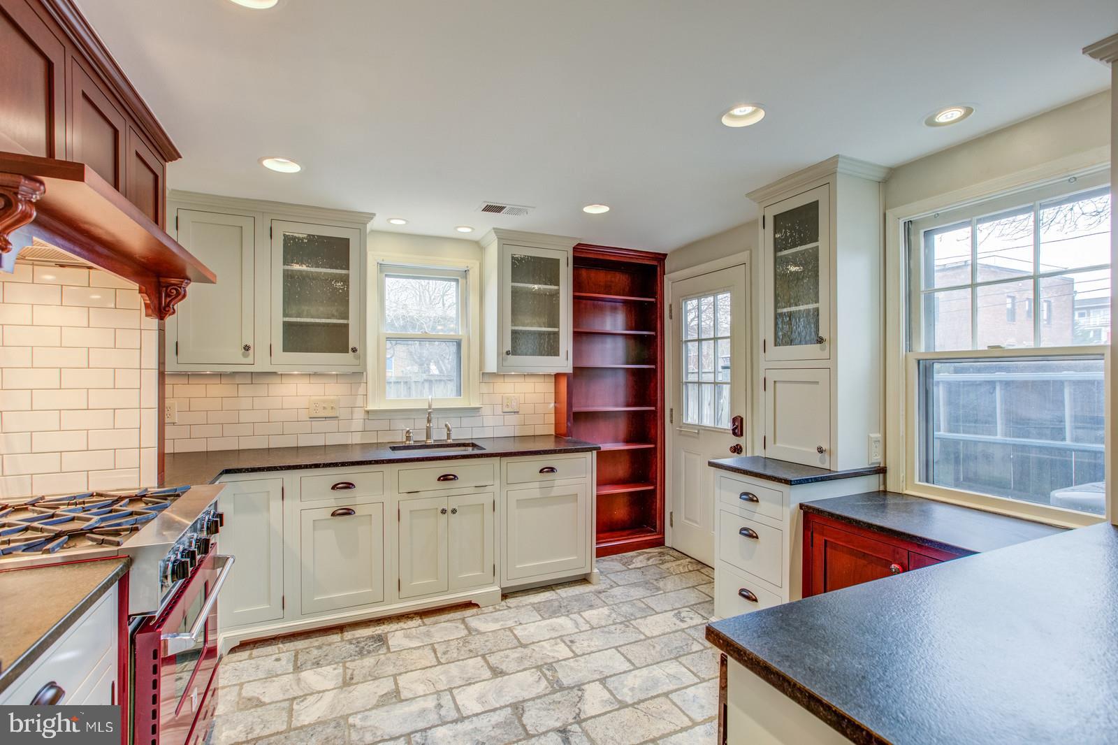 PARKER GRAY - Residential Lease