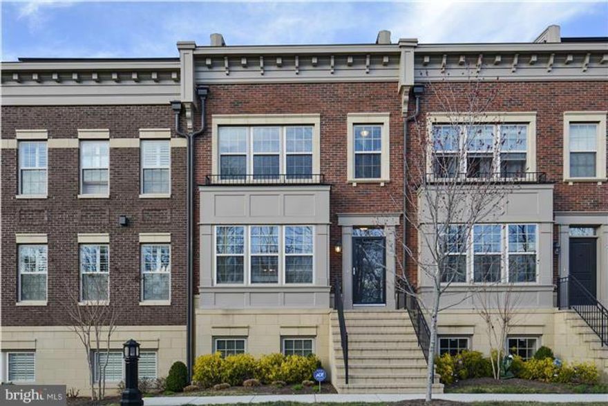 Turnkey home in Prestigious Potomac Overlook at National Harbor.  This Severn model offers 4 finished levels, 2500+ SQ FT, with a 2 garage.  Huge eat-in kitchen w/island and stainless steel appliances, granite counter tops, tons of storage, hardwood floors, gorgeous back splash and double oven.  3 bedrooms with own bath and walk-in closets, 4th level patio and wet bar.  Dual zone ac/heat.