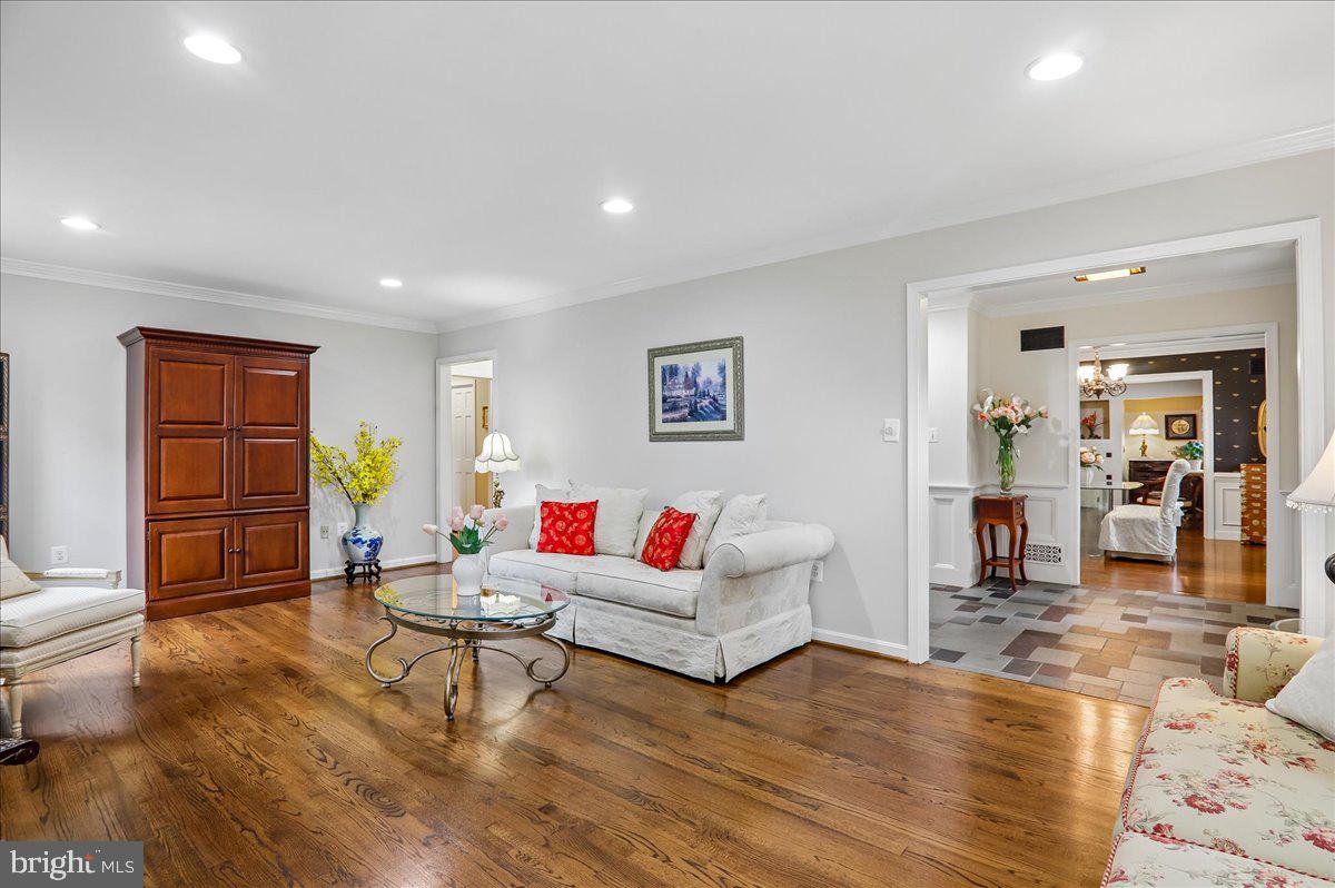 9612 KENTSDALE DRIVE