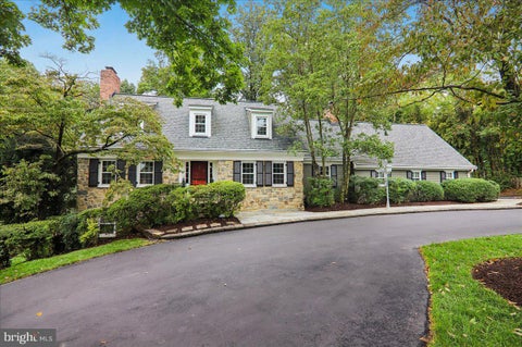 Photo of 9612 Kentsdale Drive, POTOMAC, MD 20854 (MLS # MDMC2256406)