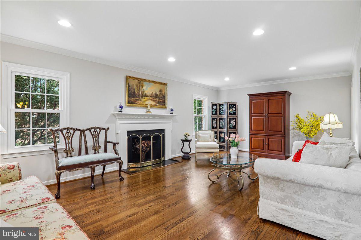 9612 KENTSDALE DRIVE