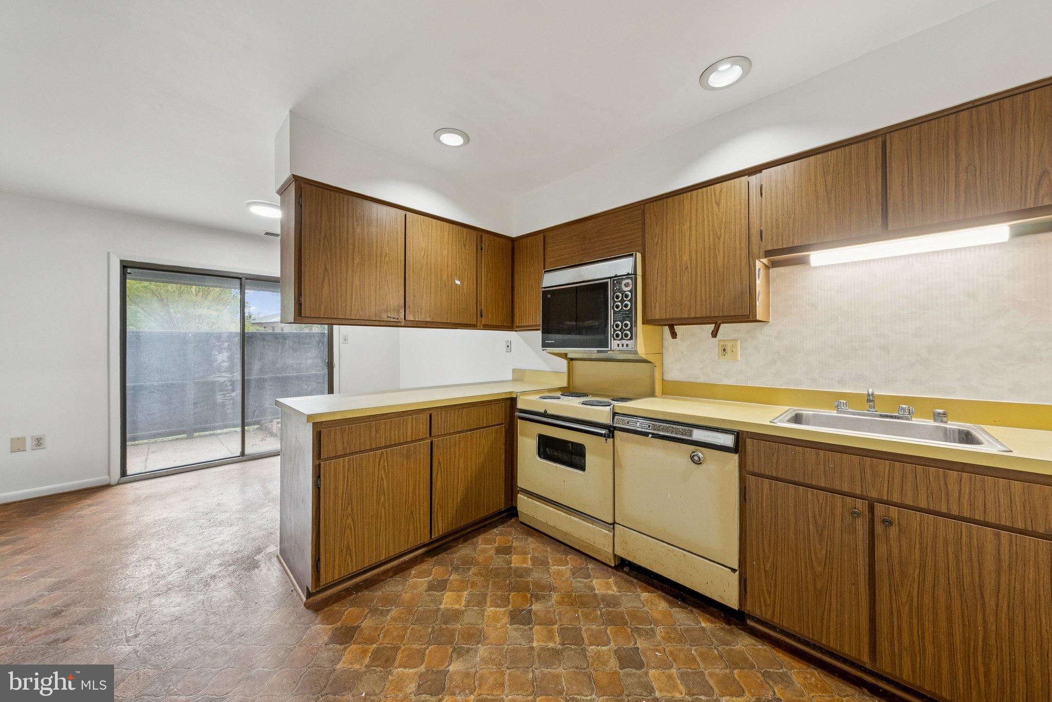 2015 WETHERSFIELD COURT