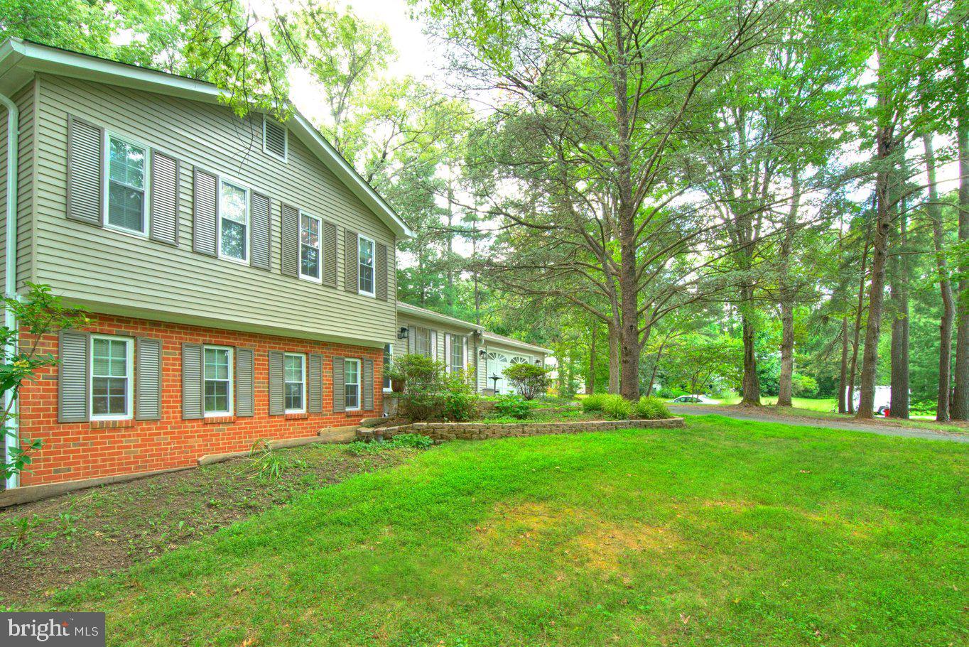 2405 EARLSGATE COURT