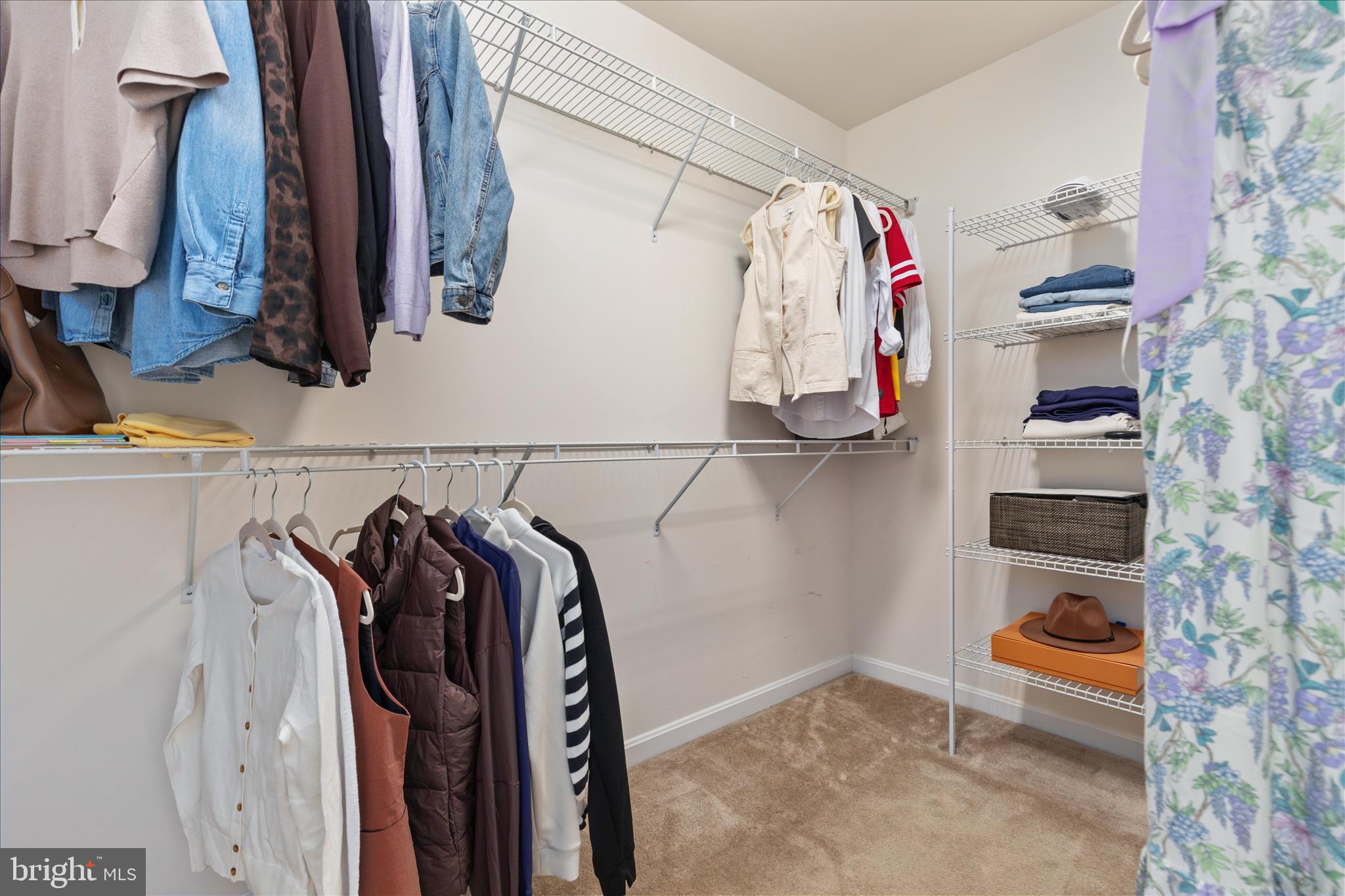 MOUNTAIN VALLEY - Residential