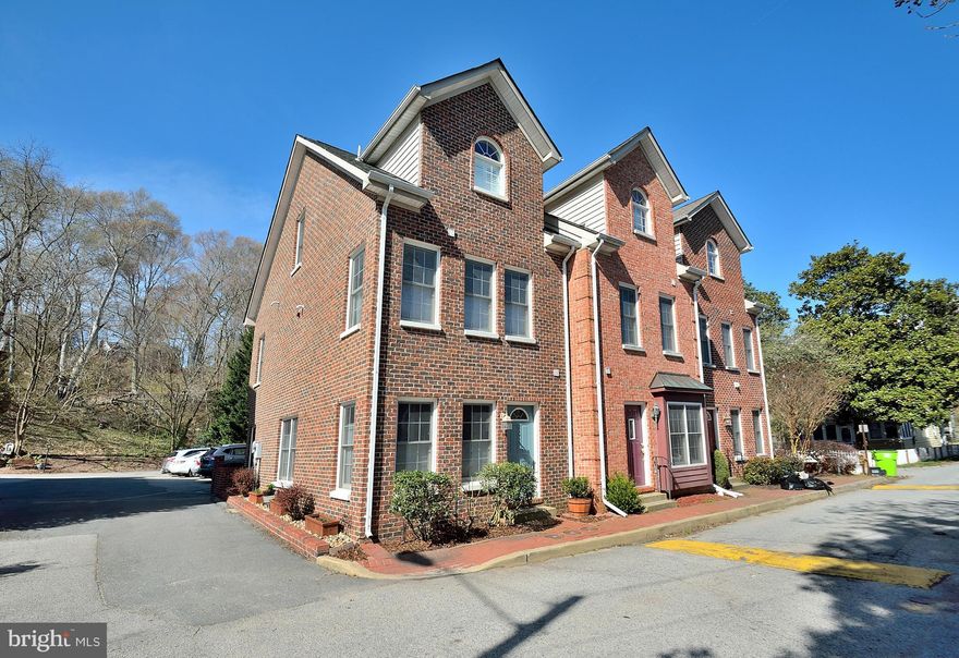 OPEN SUN 5/3, 1-4 PM.WONDERFULLY UPDATED HOME IN THE HEART OF HISTORIC OCCOQUAN!* STROLL TO QUAINT SHOPS, RESTAURANTS, PARKS, AND RIVERFRONT* MAJOR RENOVATIONS THROUGHOUT INCLUDING KITCHEN, BATHS, HVAC, ROOF, ETC* KIT HAS NEW CABINETS, GRANITE, APPLIANCES, TILE BACKSPLASH AND MORE* BEAUTIFUL GEORGETOWN STYLE BRICK PATIO BACKS TO WOODS. GREAT COMMUTING OPTIONS INCLUDING, I-95, VRE, AND METRO.