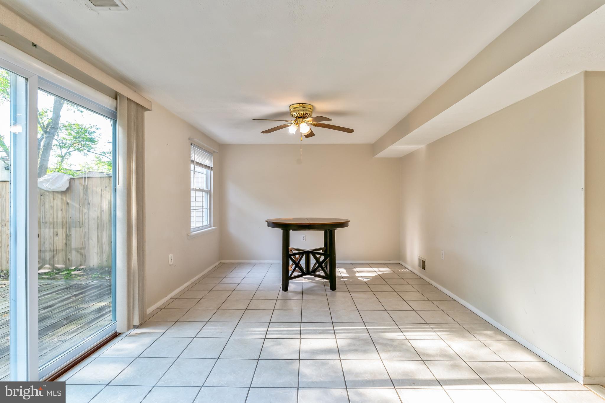 FOUR SEASONS ESTATES - Residential Lease