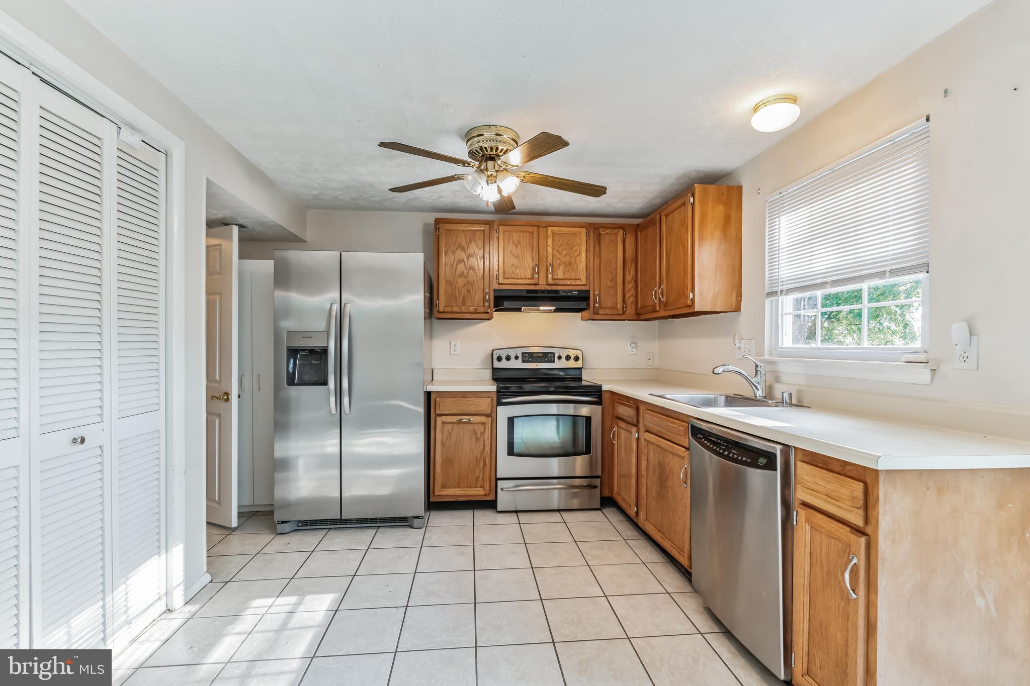 FOUR SEASONS ESTATES - Residential Lease