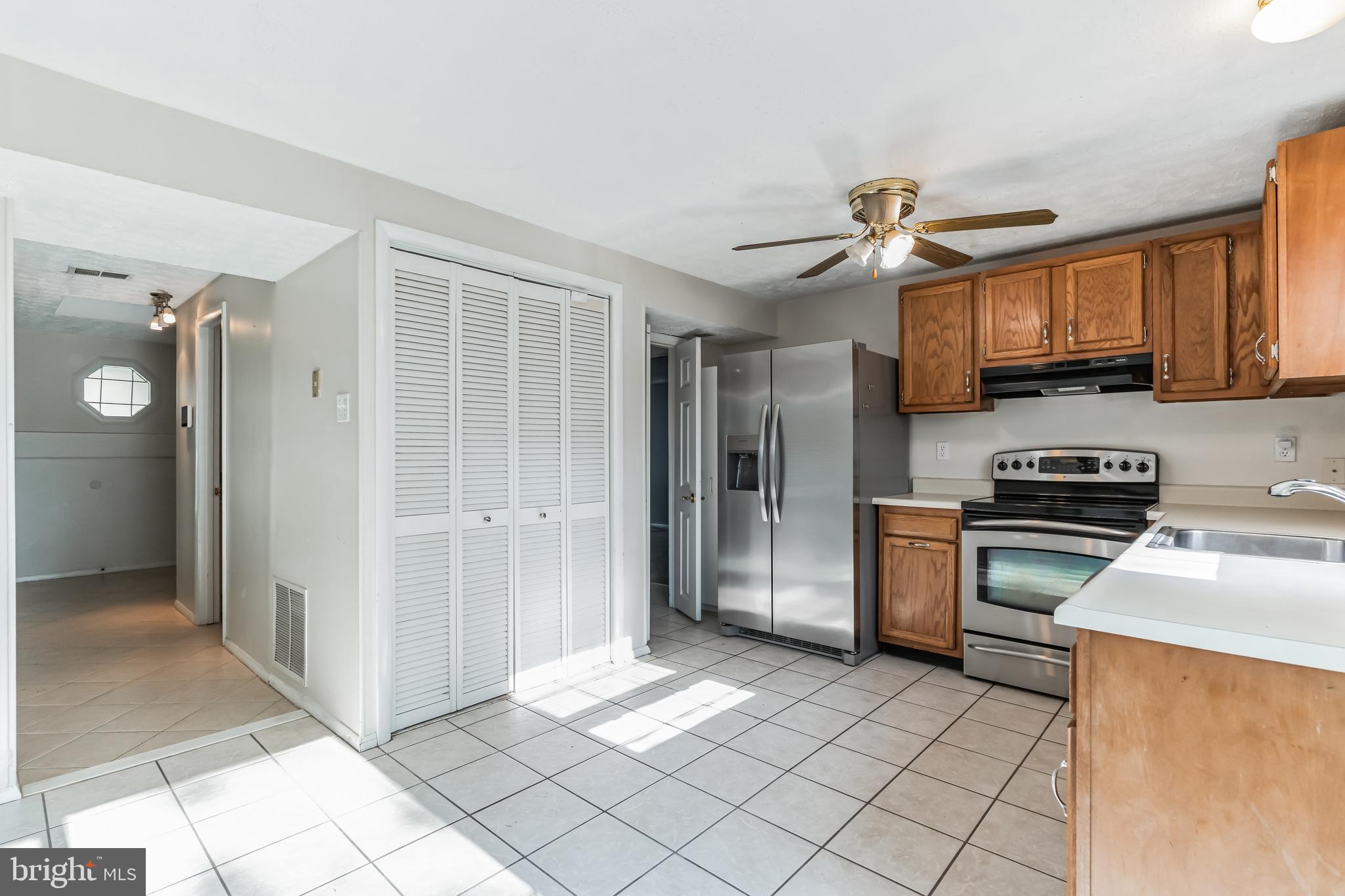 FOUR SEASONS ESTATES - Residential Lease