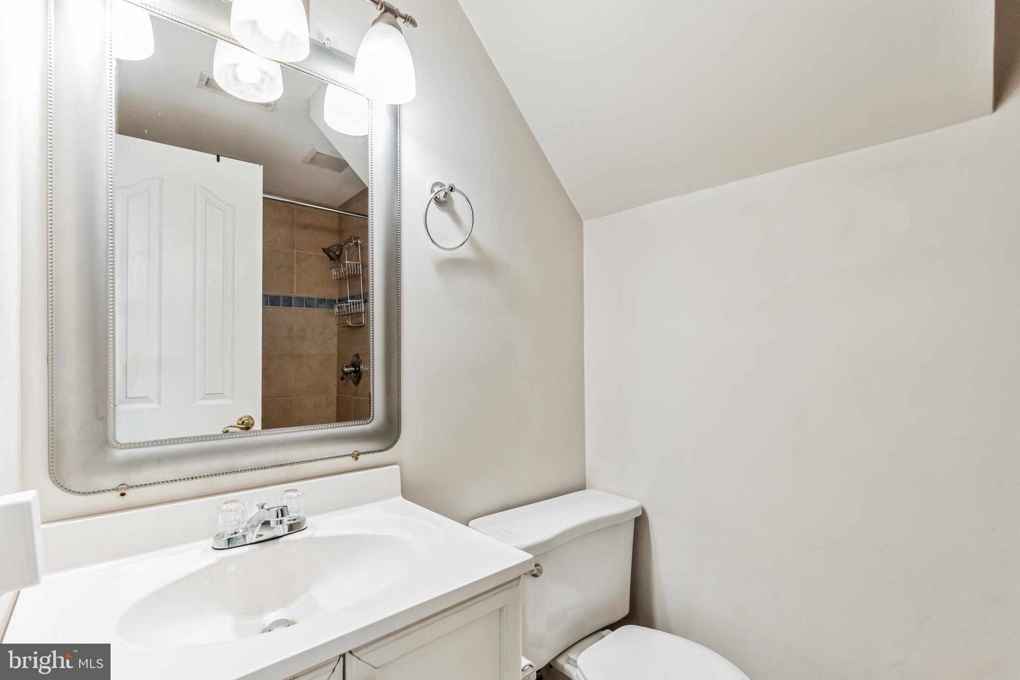 FOUR SEASONS ESTATES - Residential Lease