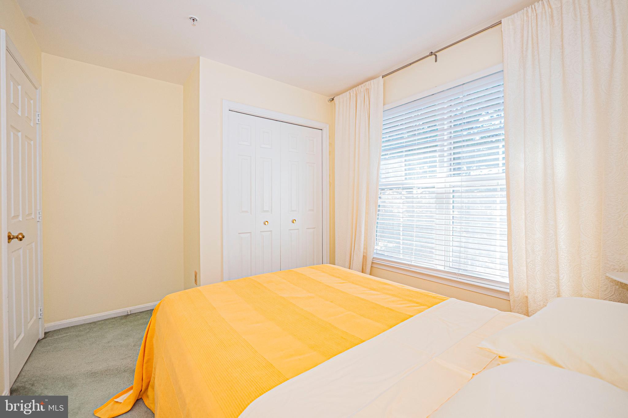 ASHBURN VILLAGE - Residential