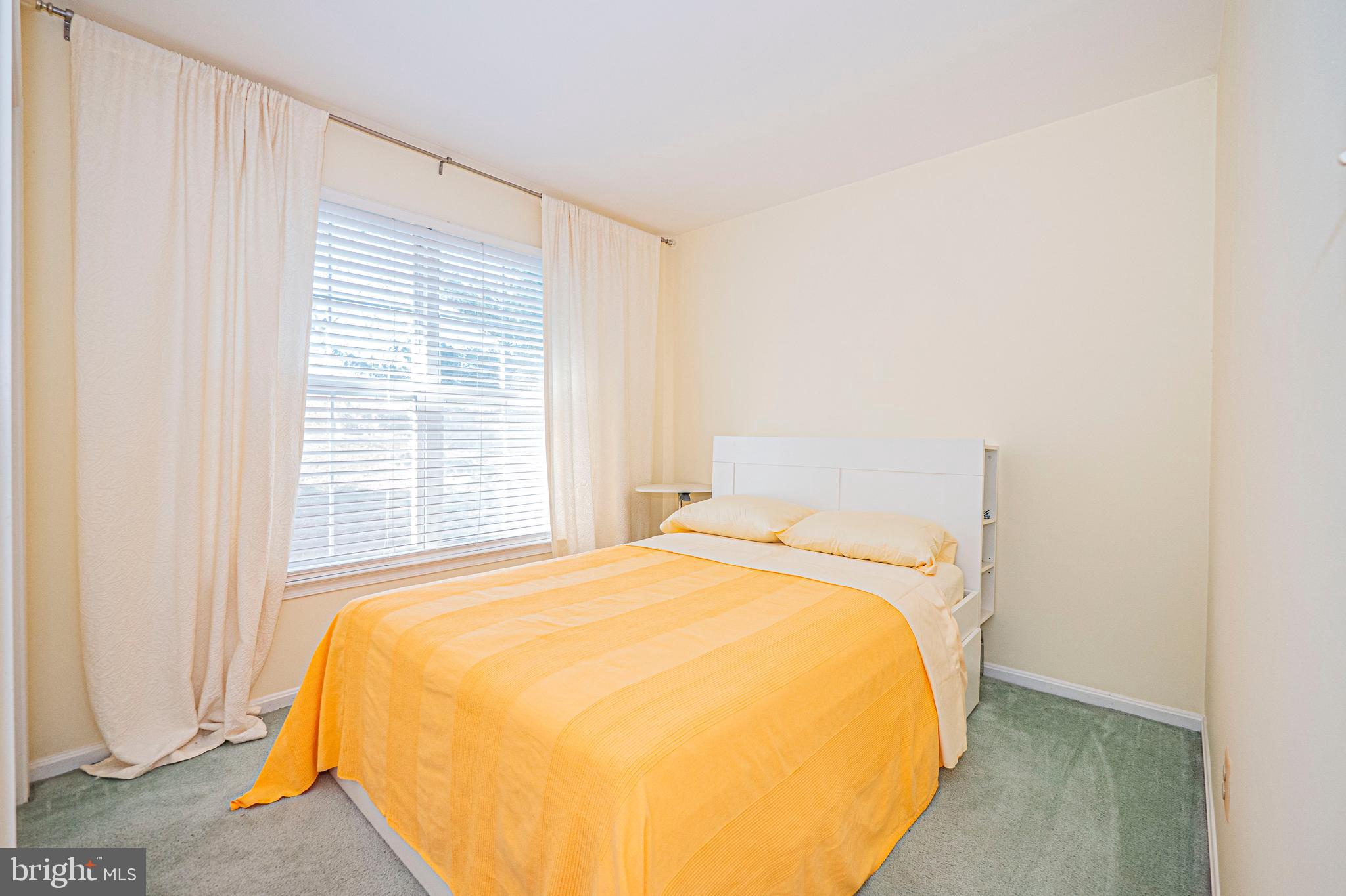 ASHBURN VILLAGE - Residential