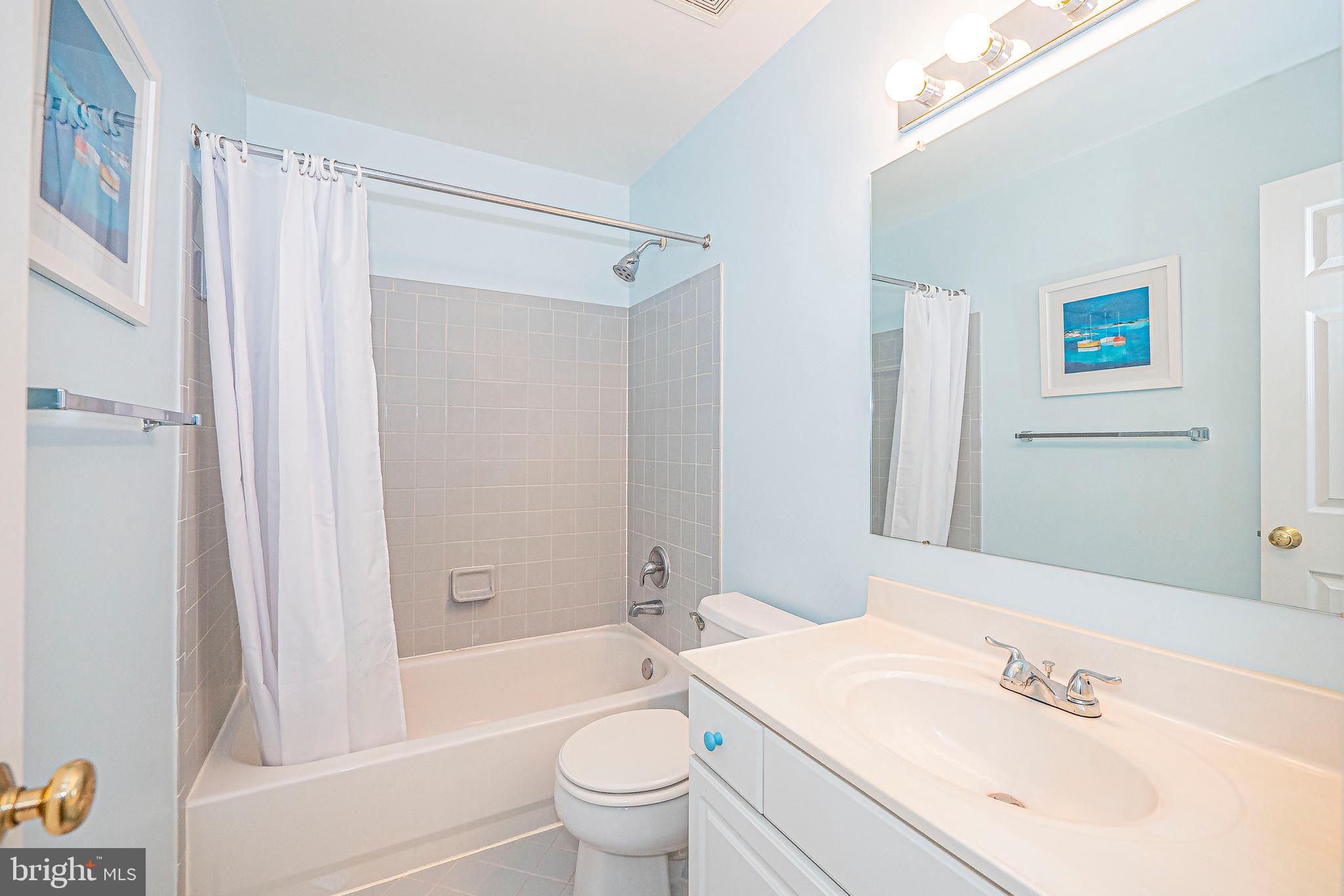 ASHBURN VILLAGE - Residential