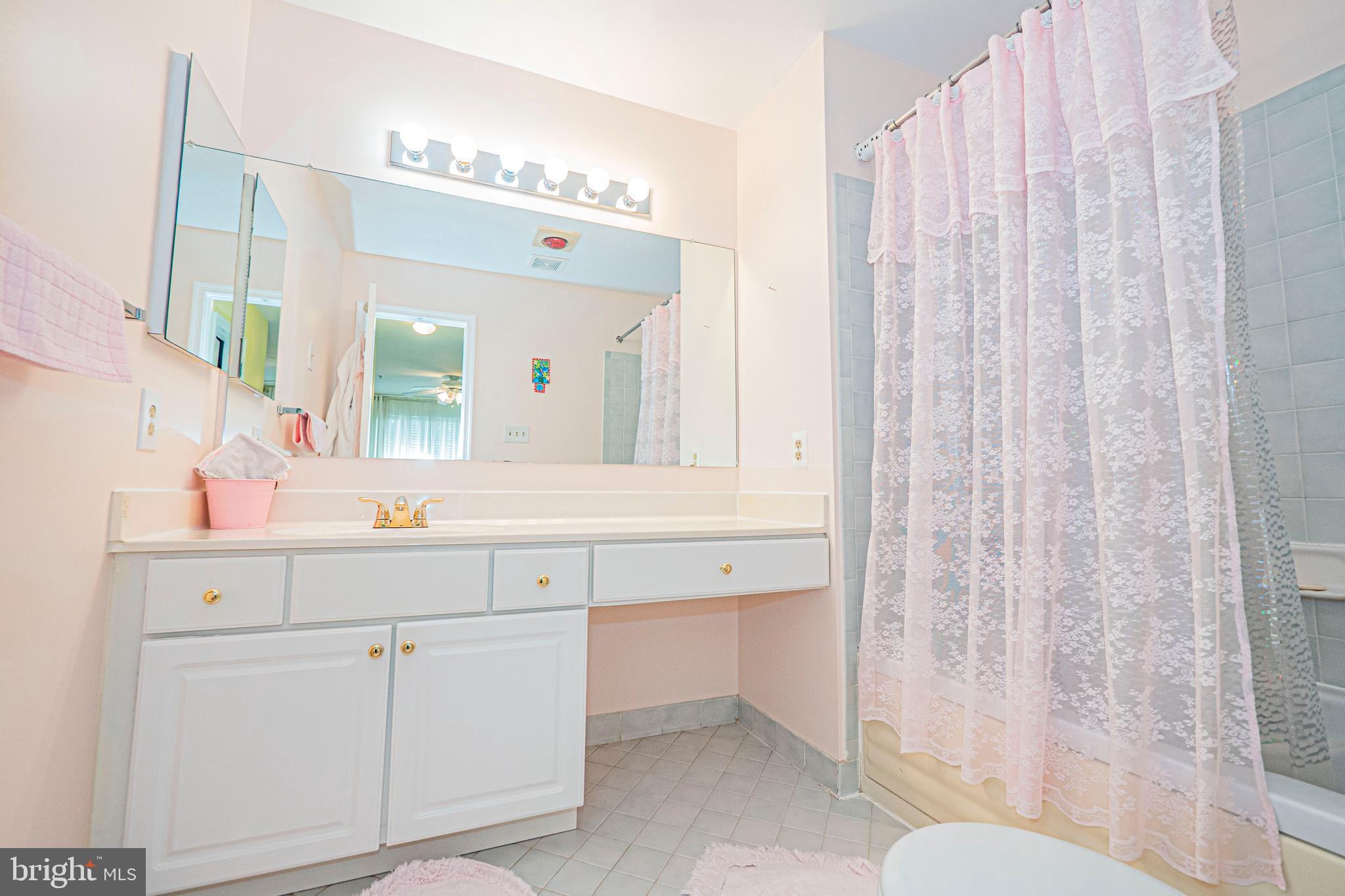 ASHBURN VILLAGE - Residential