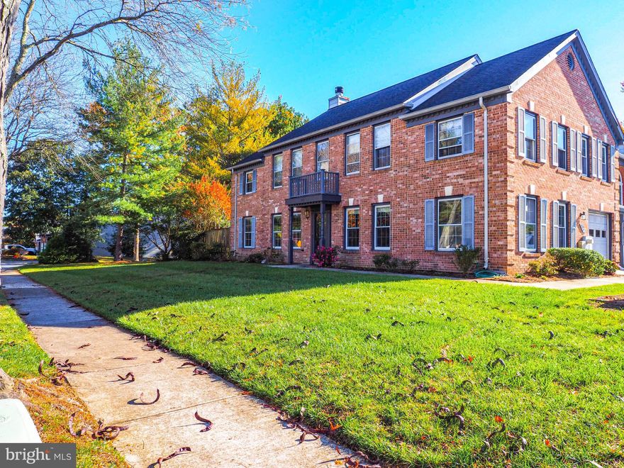 *Move-In Ready* Well taken care of 2-story end unit colonial in Heritage Harbour - This 3 bedroom, 3.5 bath home has been recently updated with brand new paint and carpet throughout.  The kitchen is sporting new flooring, cabinets, range, and microwave!  The houses entry level is home to your new main floor primary with ensuite while the second floor hosts two more primary's with ensuite's, and a flex room ready for your office, craft space, or den.  Entry and exit from the community is a breeze as this home sits on the corner of first street after entering the community on Mastline Dr.  The communities amenities are a plenty with pools, billiards, library, water access, and fitness center to name a few as well as 90 activities, clubs, and committees for the residence to be a part of.  Come be part of an active, established community offering beauty, education, and relaxation!