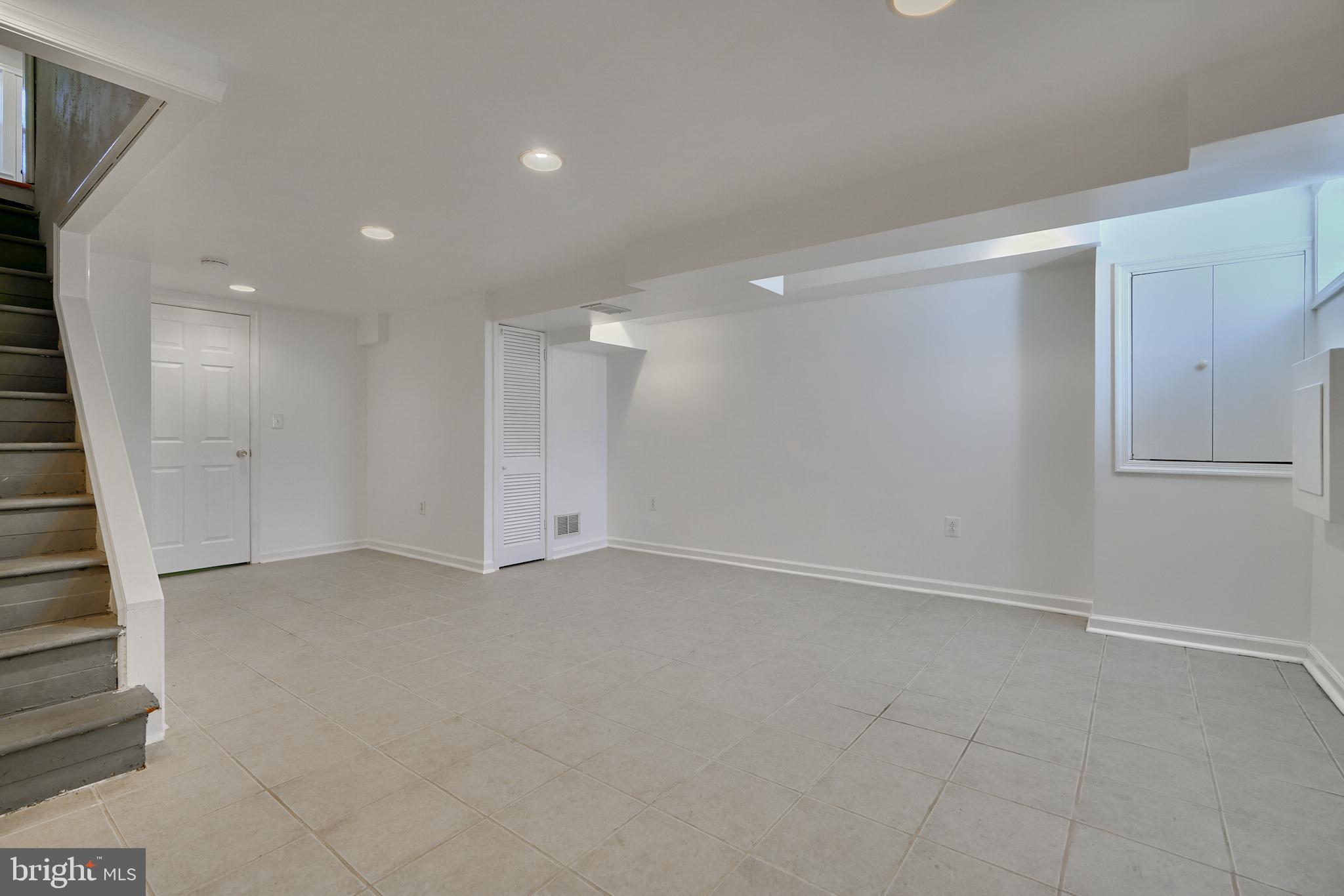 MIDDLE RIVER - Residential