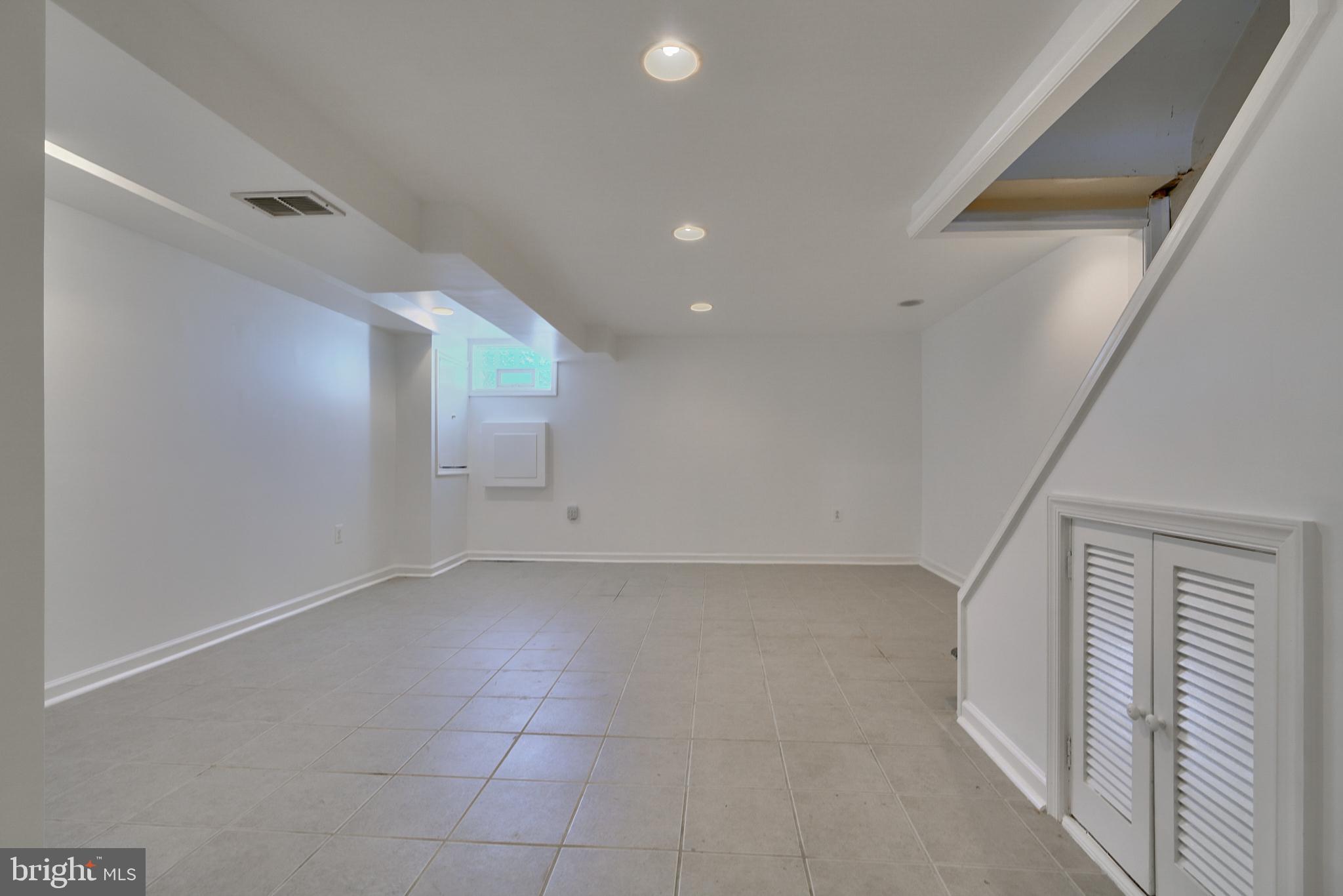 MIDDLE RIVER - Residential