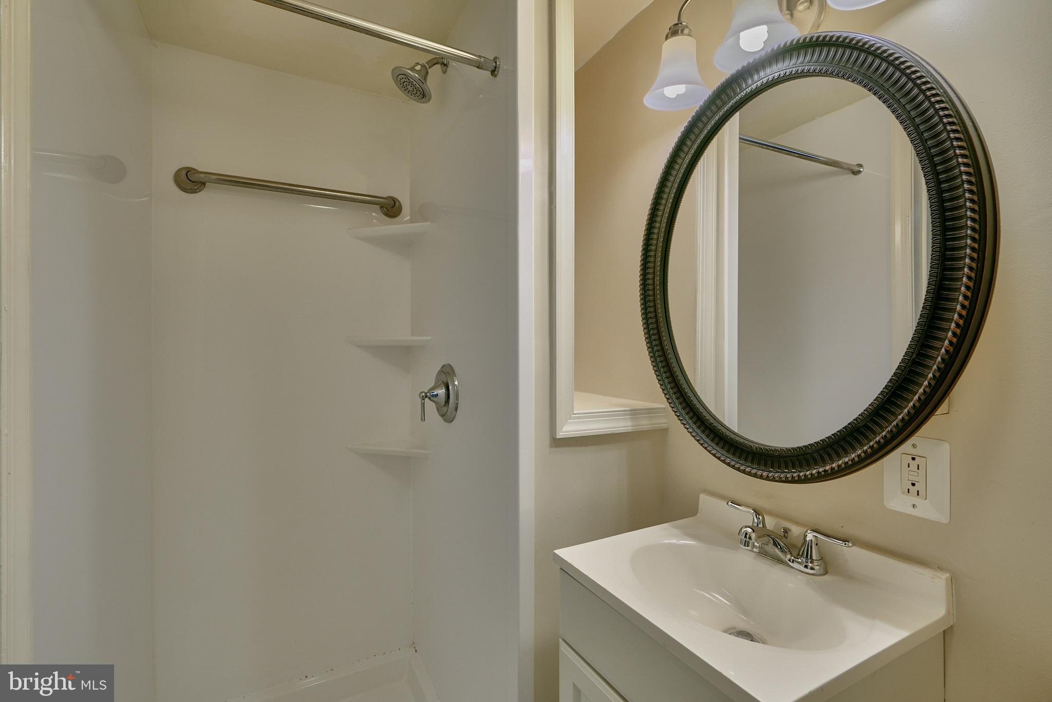 MIDDLE RIVER - Residential