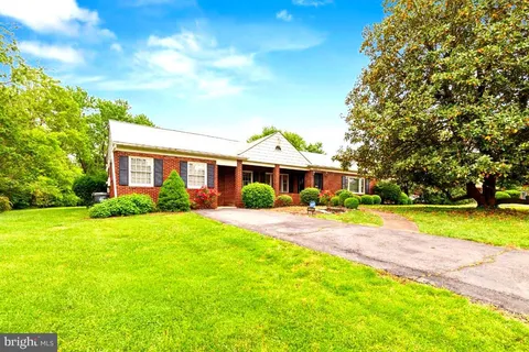 9005 Longstreet Drive, Manassas, VA MLS: VAMN2008262