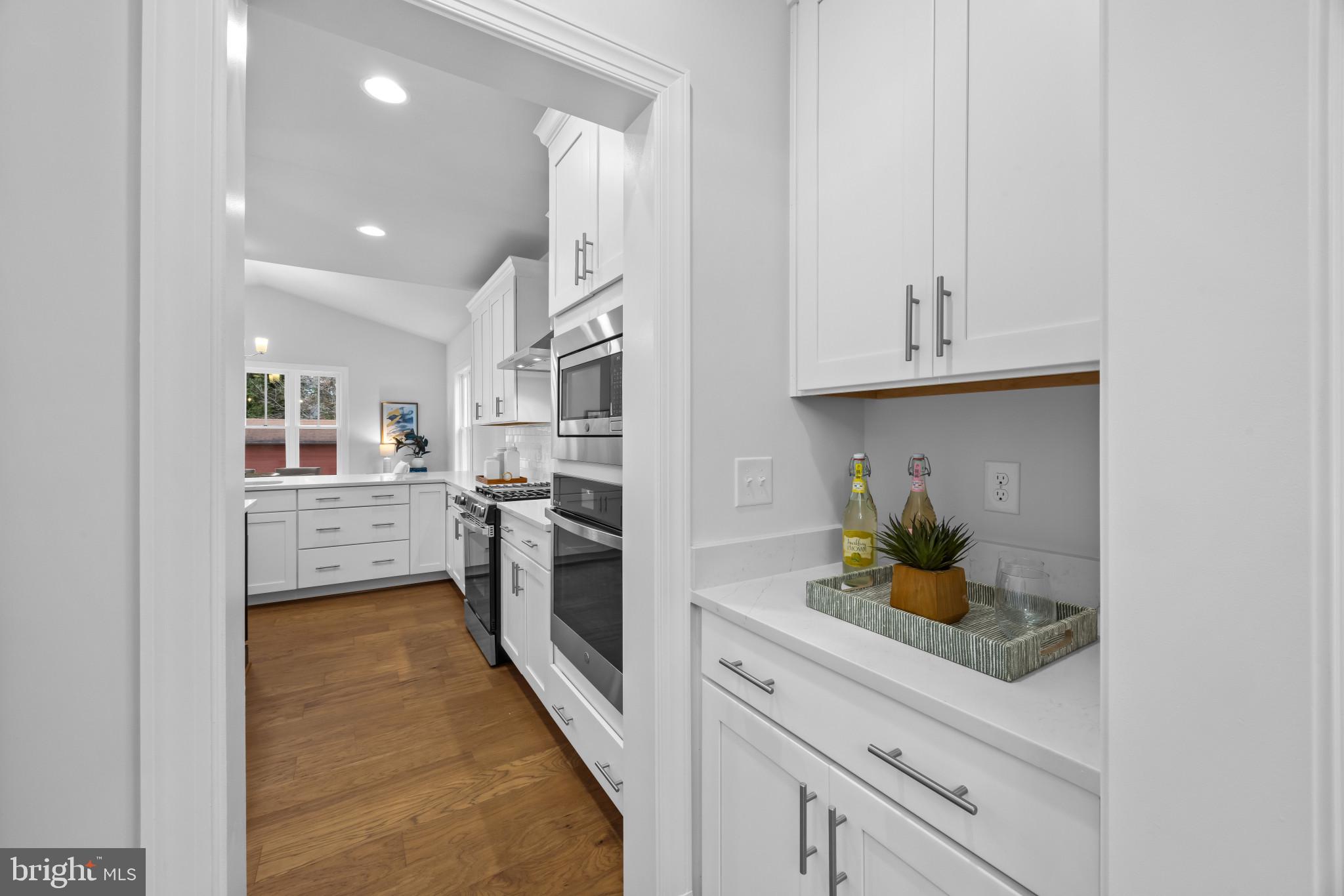 HOLLIN KNOLL - Residential