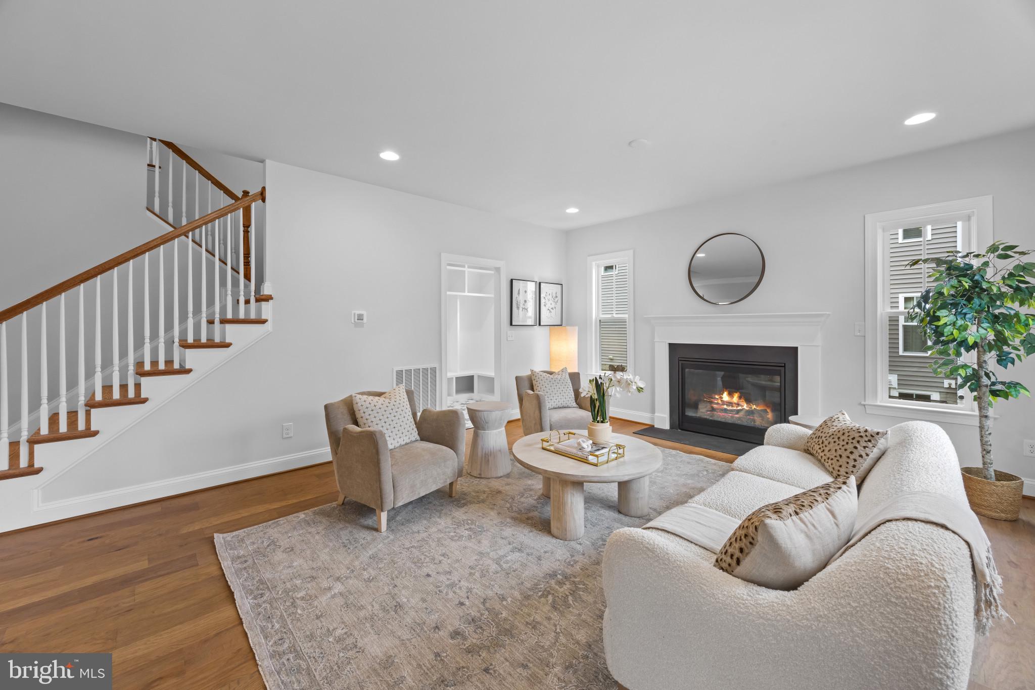 HOLLIN KNOLL - Residential