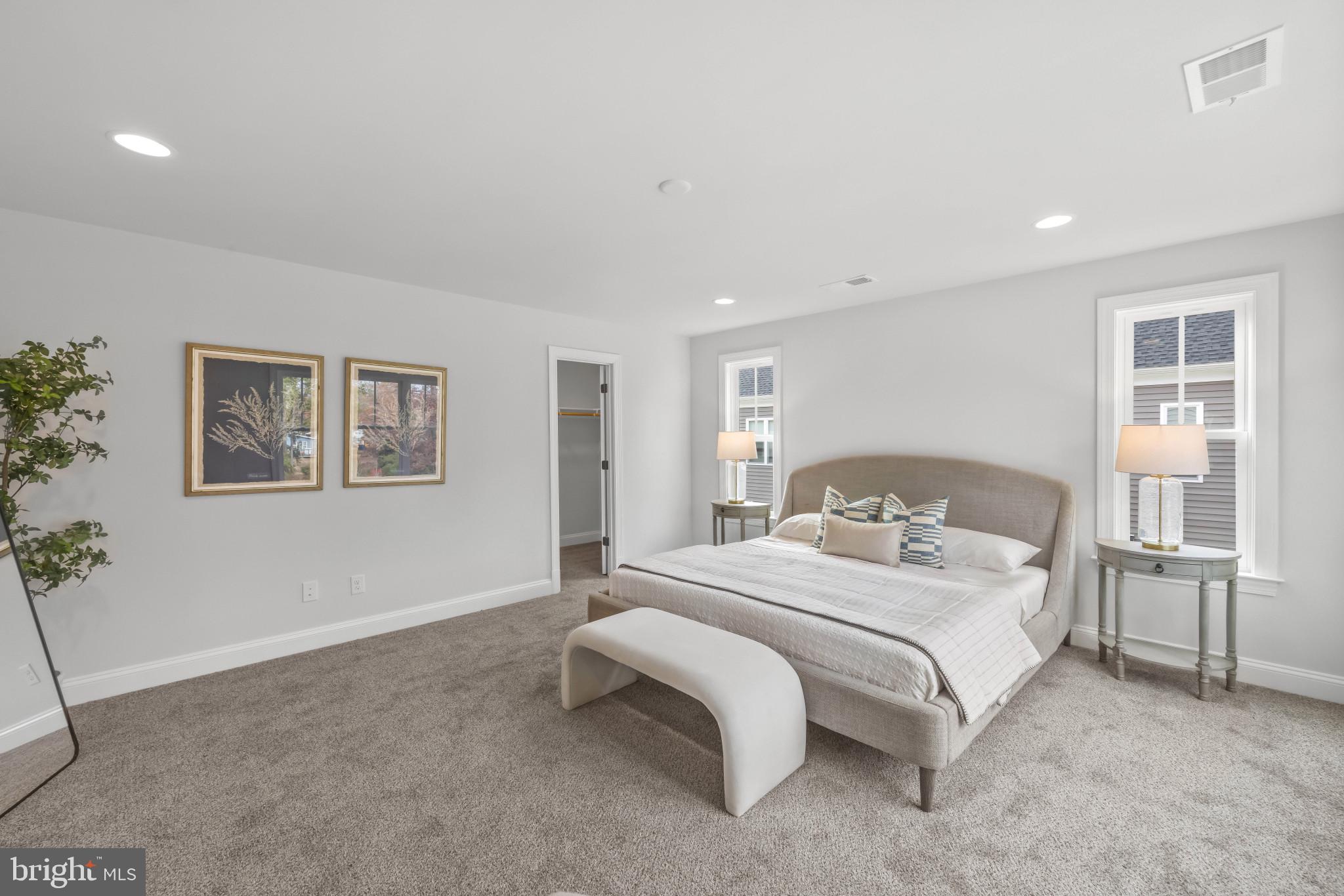 HOLLIN KNOLL - Residential