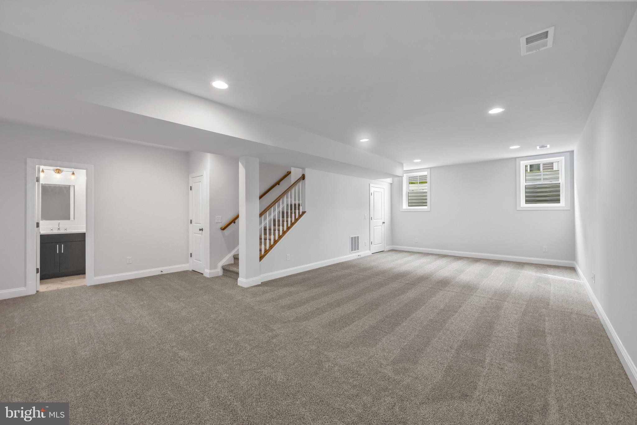 HOLLIN KNOLL - Residential