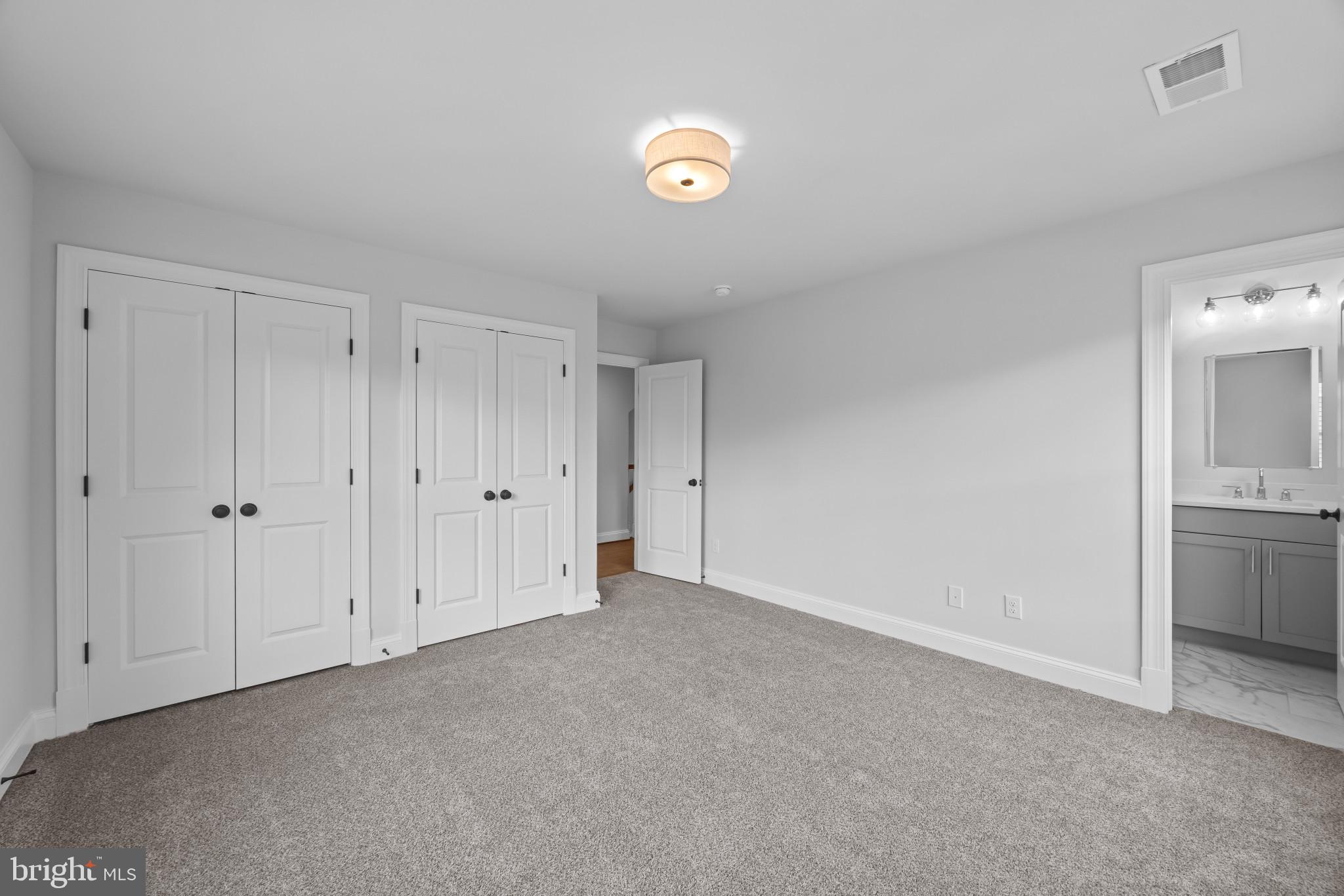 HOLLIN KNOLL - Residential