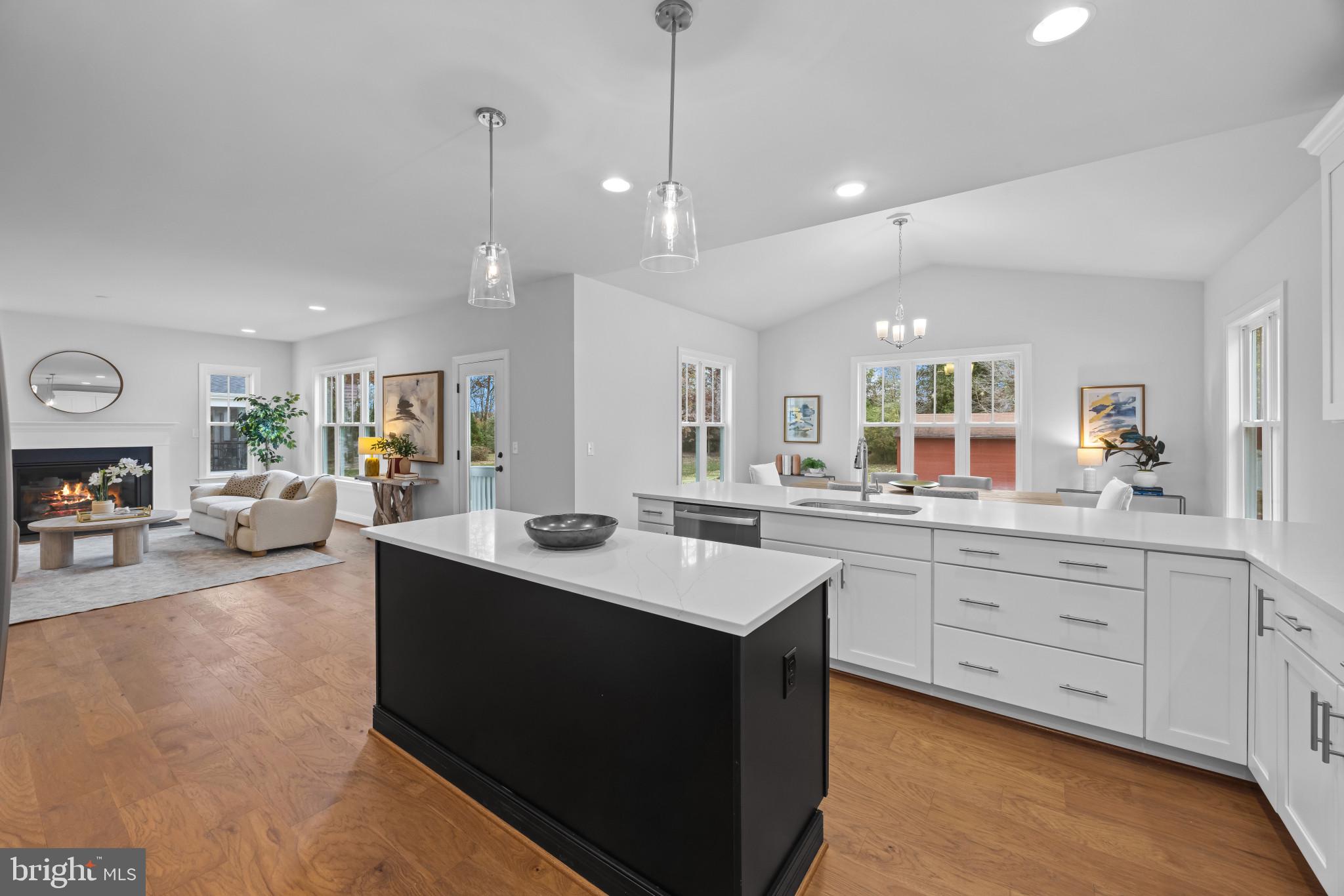 HOLLIN KNOLL - Residential