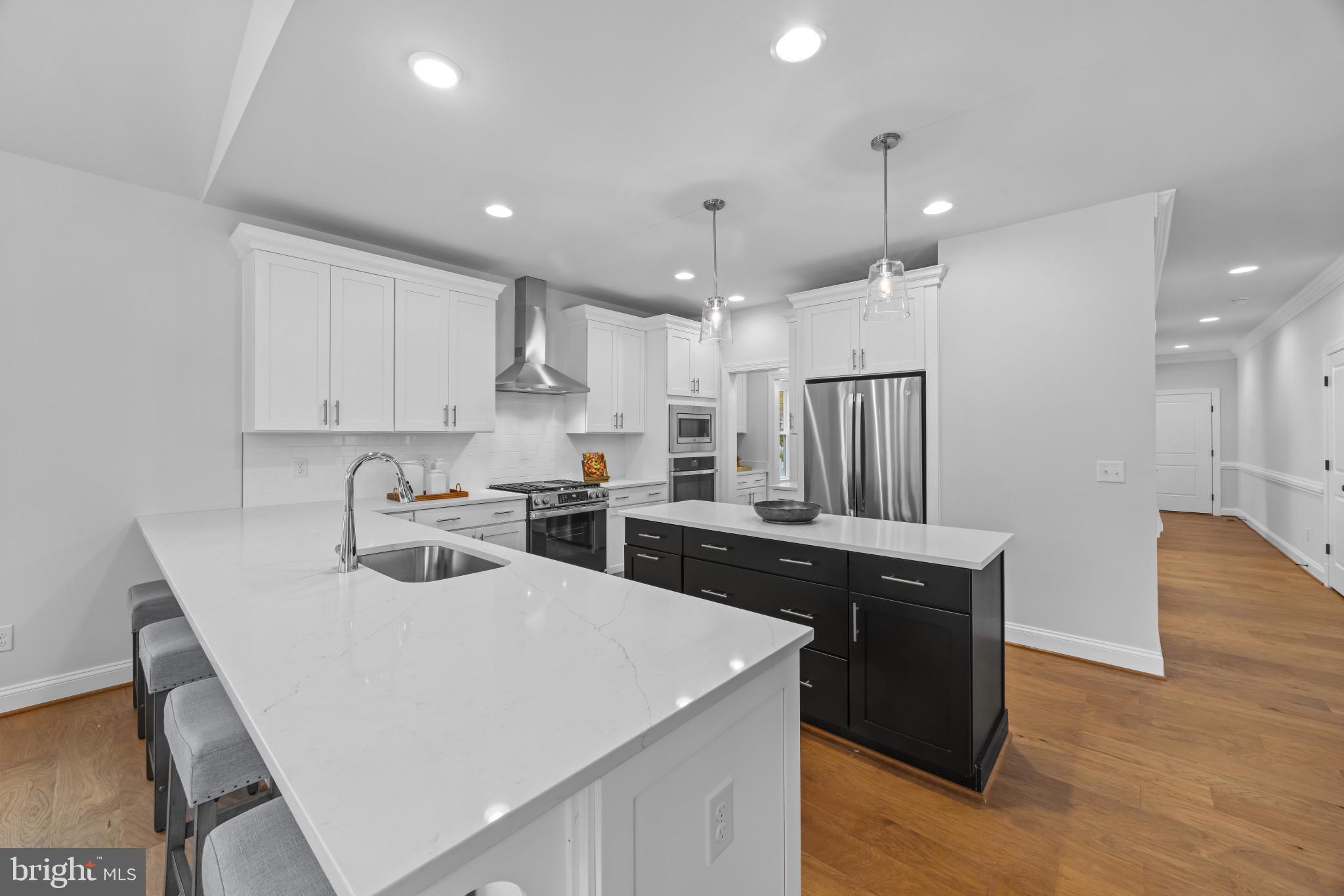 HOLLIN KNOLL - Residential